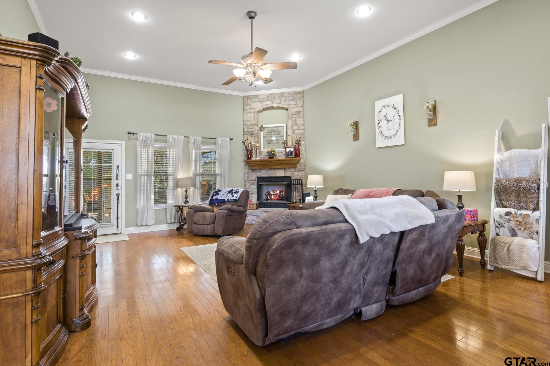 1012 Samuel Lane