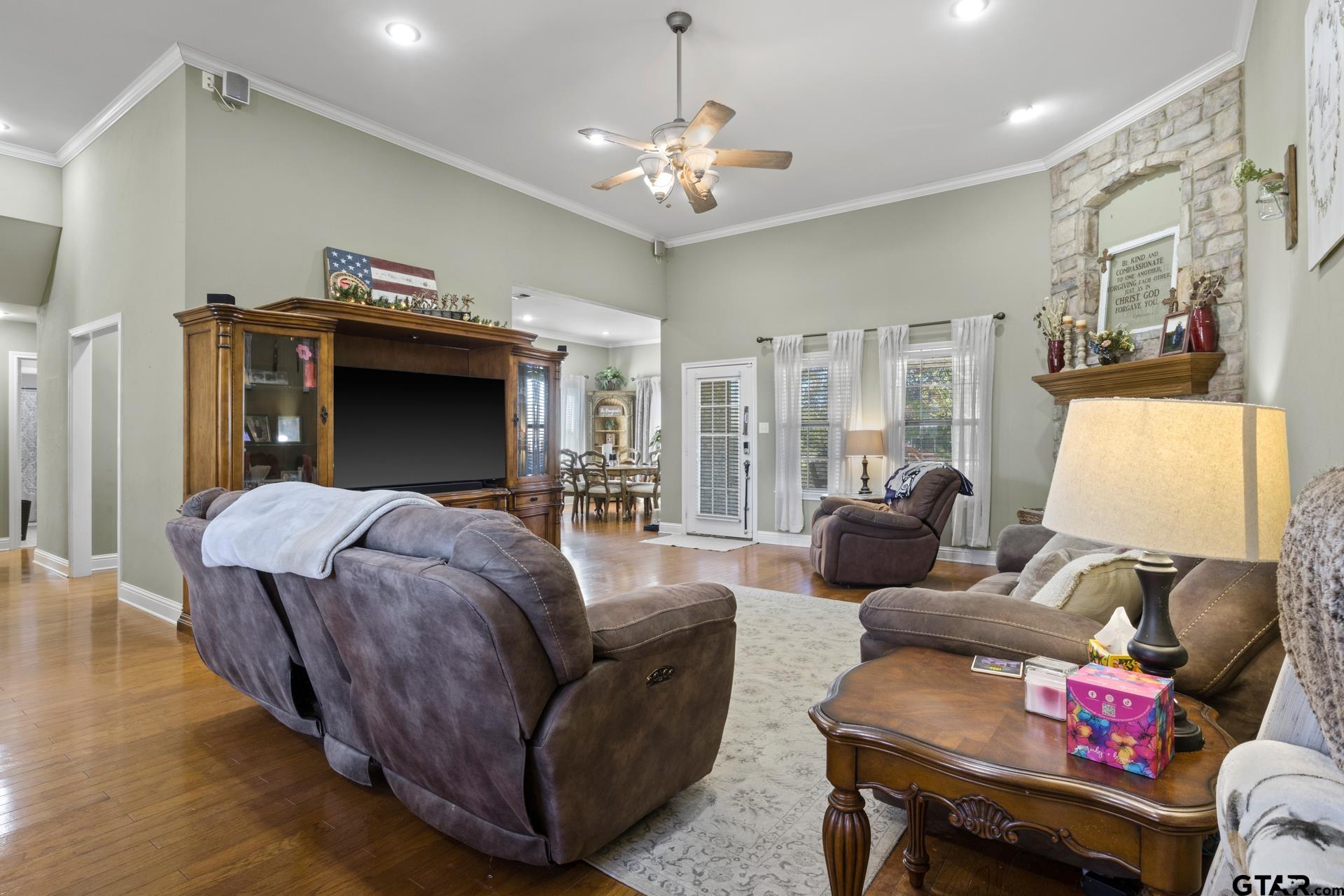 1012 Samuel Lane