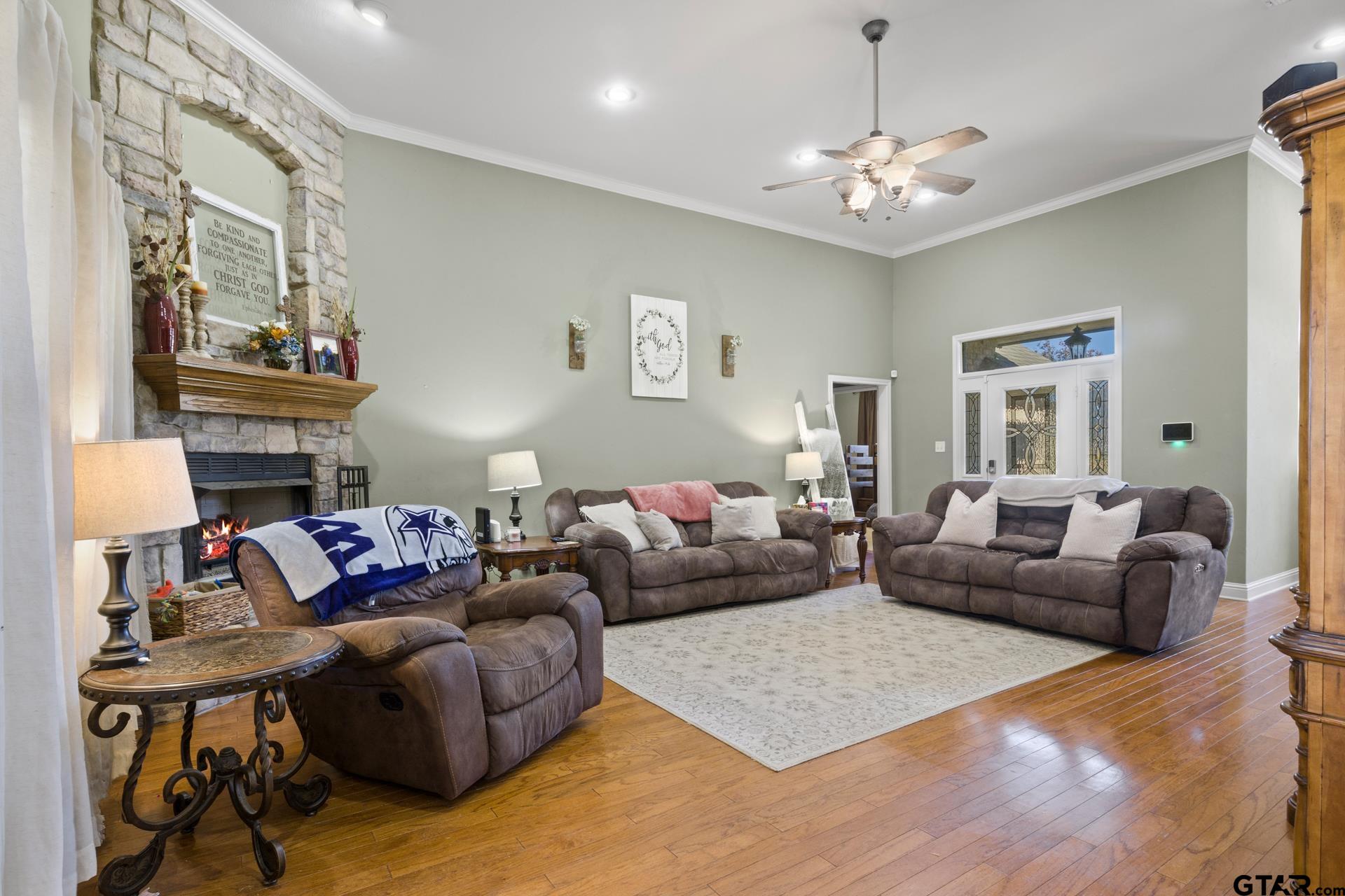 1012 Samuel Lane