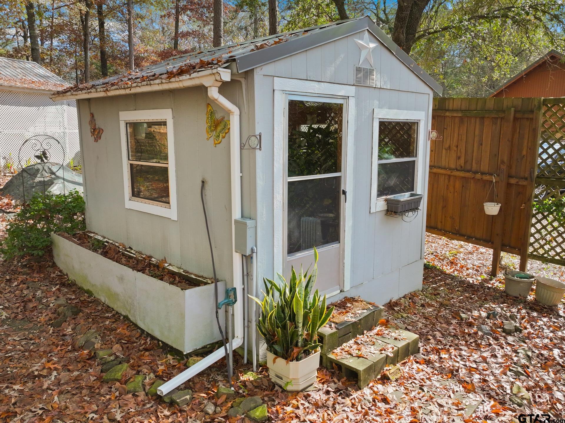 190 County Road 2452