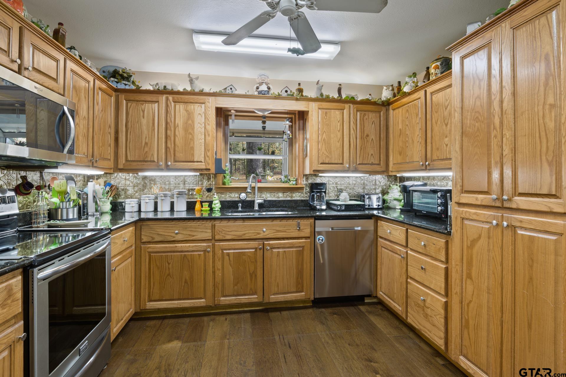 190 County Road 2452