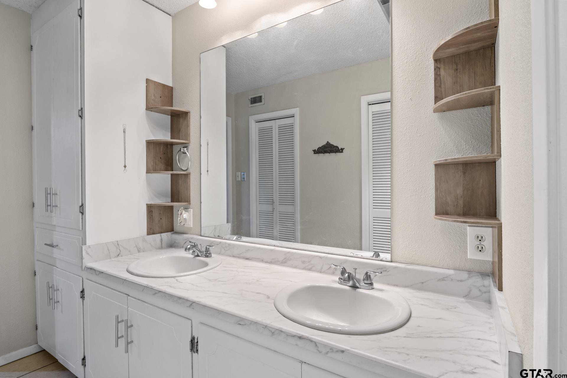 195 County Road 4164