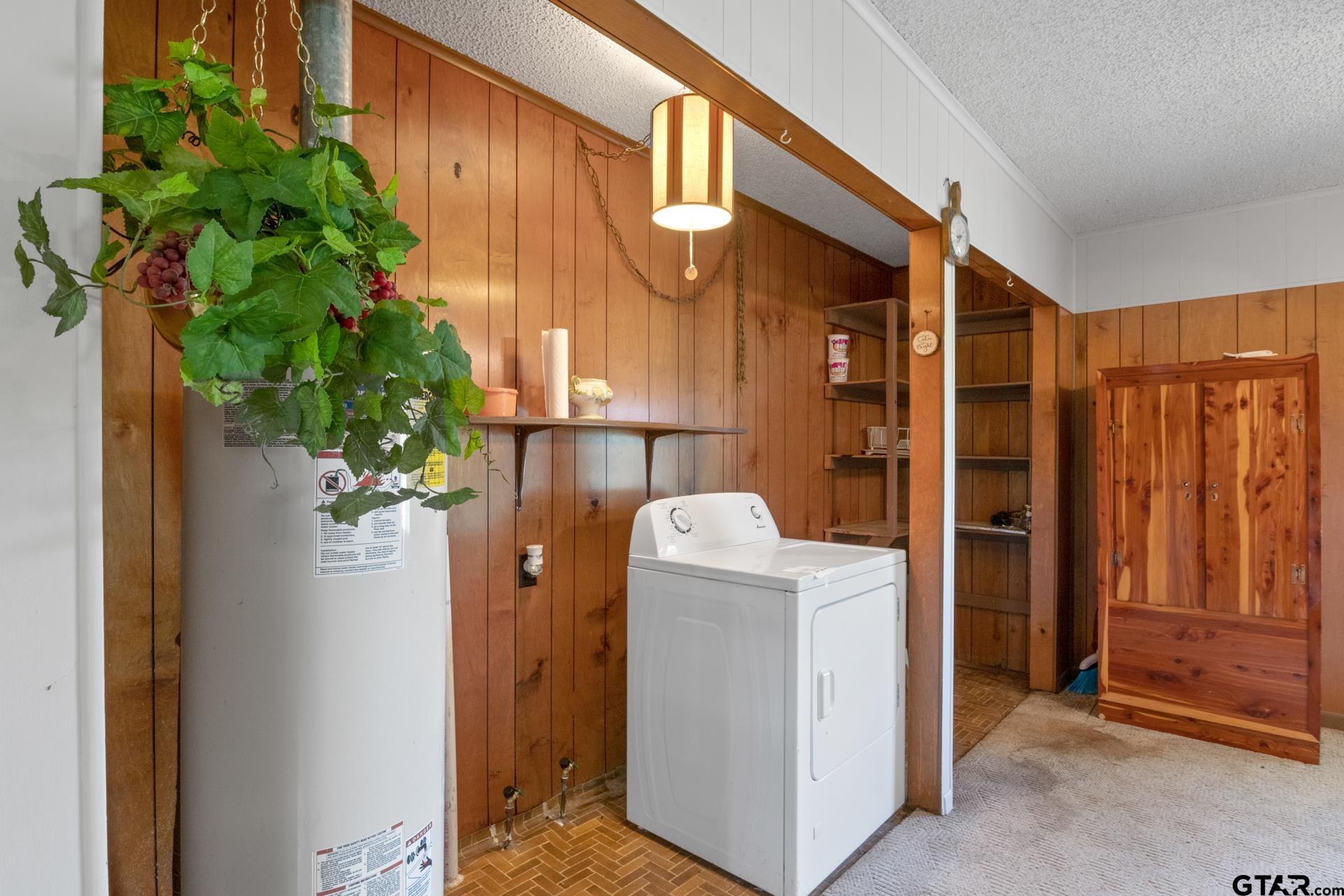 708 Leak St