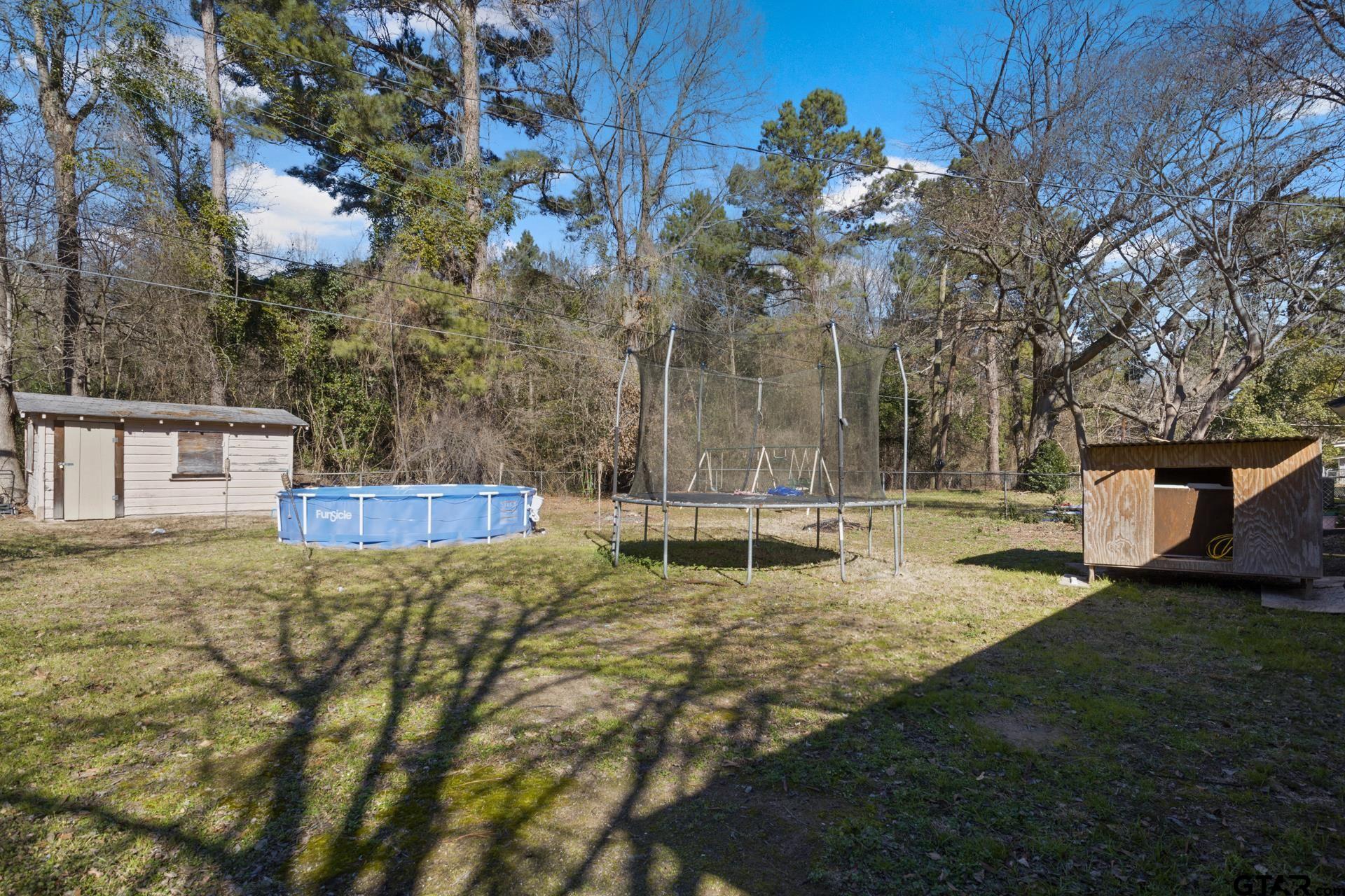 414 Lindsey St