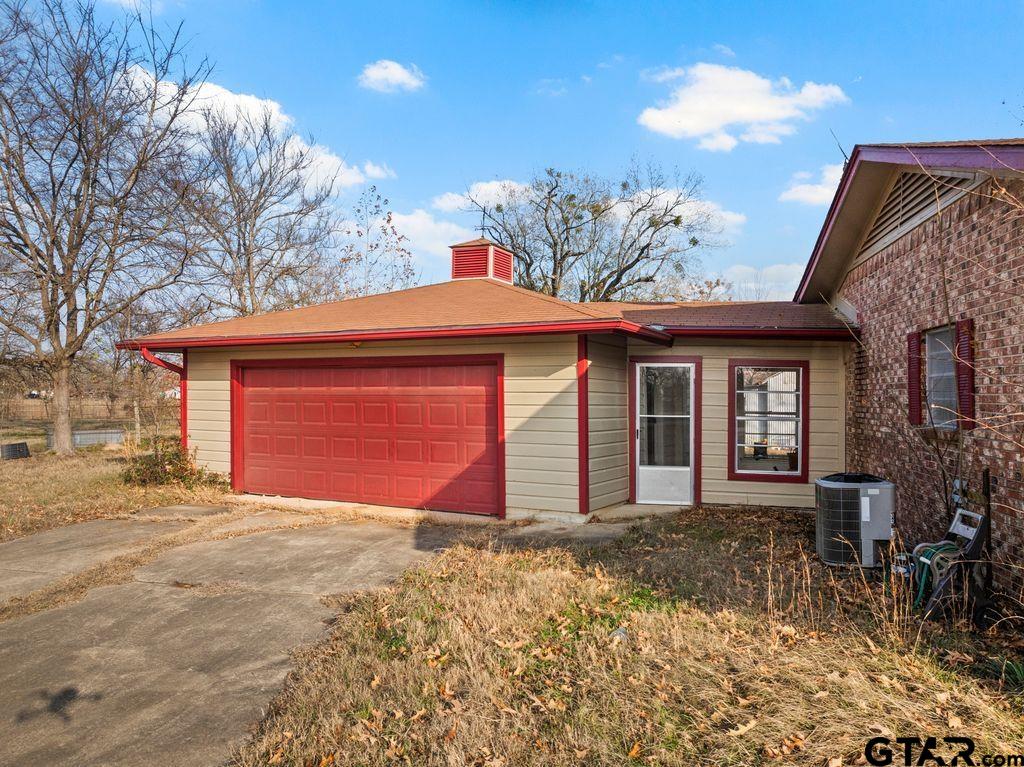 6406 N HWY 37