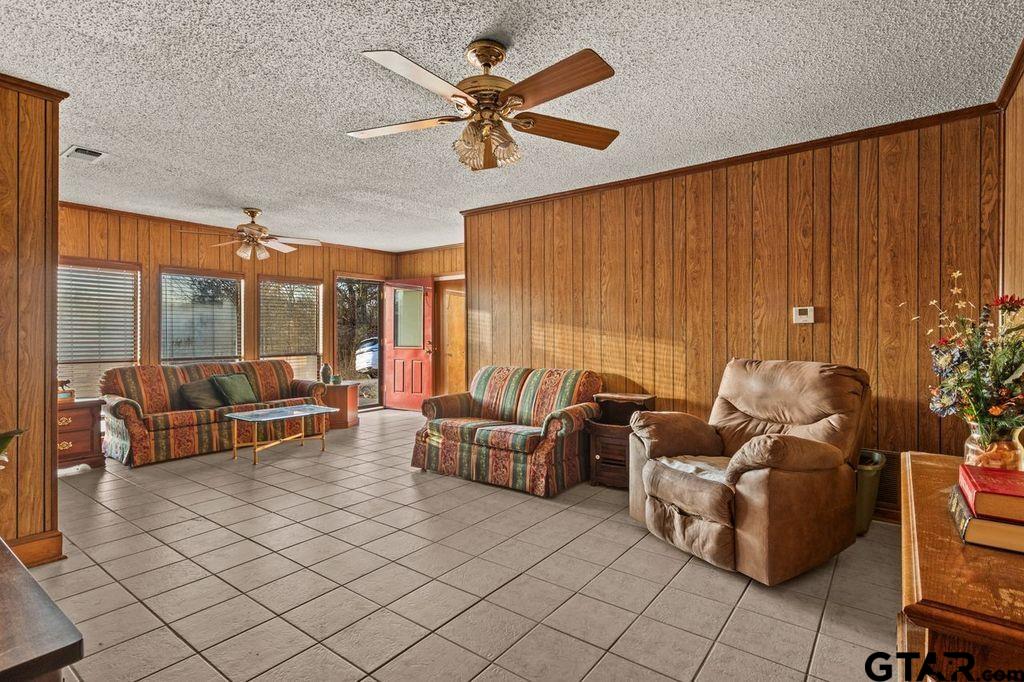 6406 N HWY 37