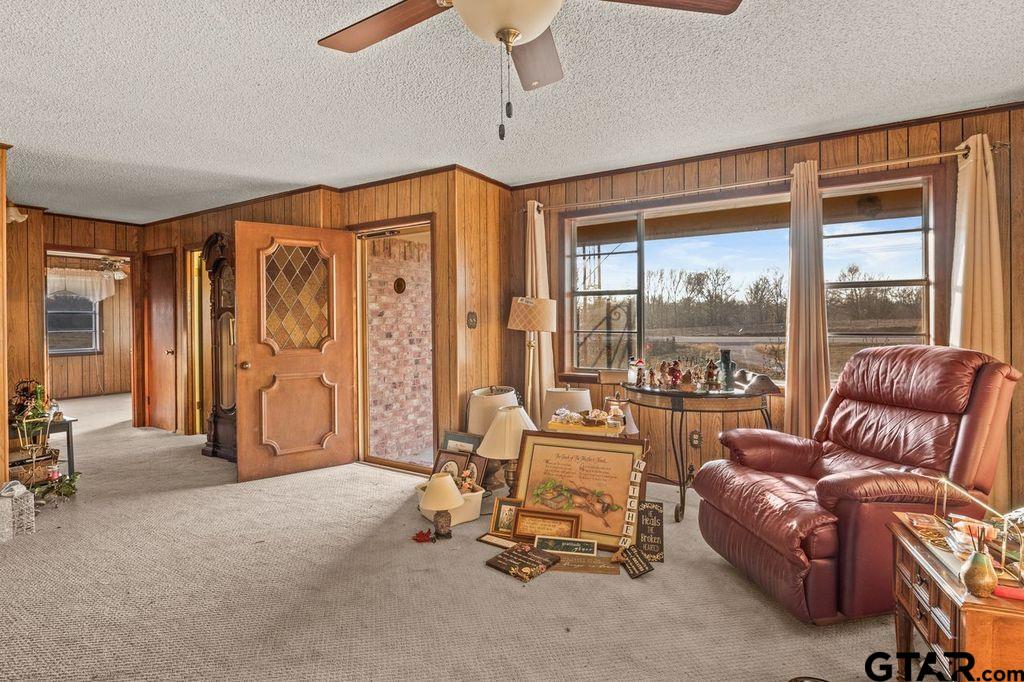 6406 N HWY 37