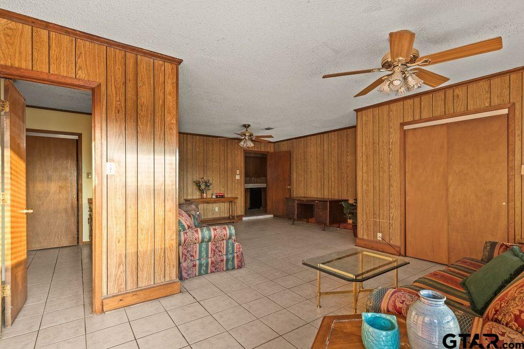 6406 N HWY 37