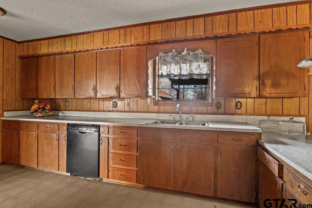 6406 N HWY 37