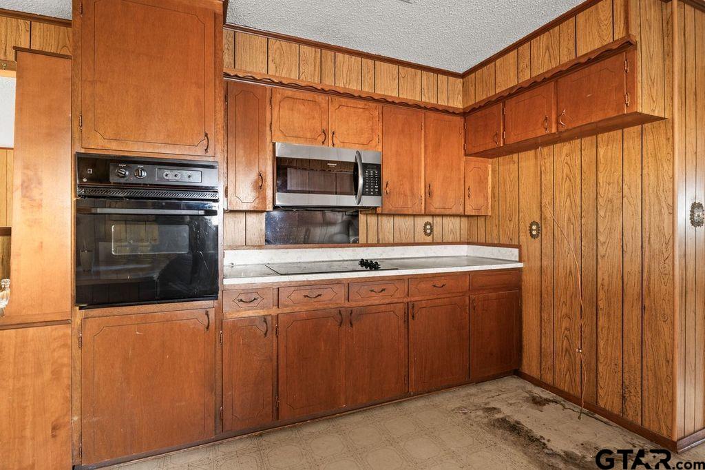6406 N HWY 37