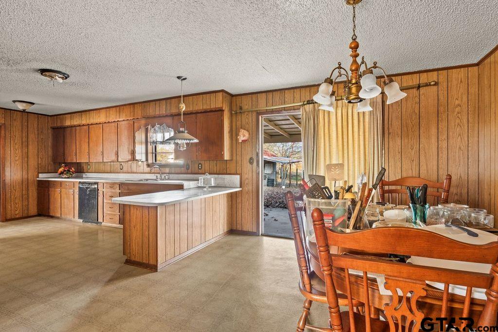 6406 N HWY 37