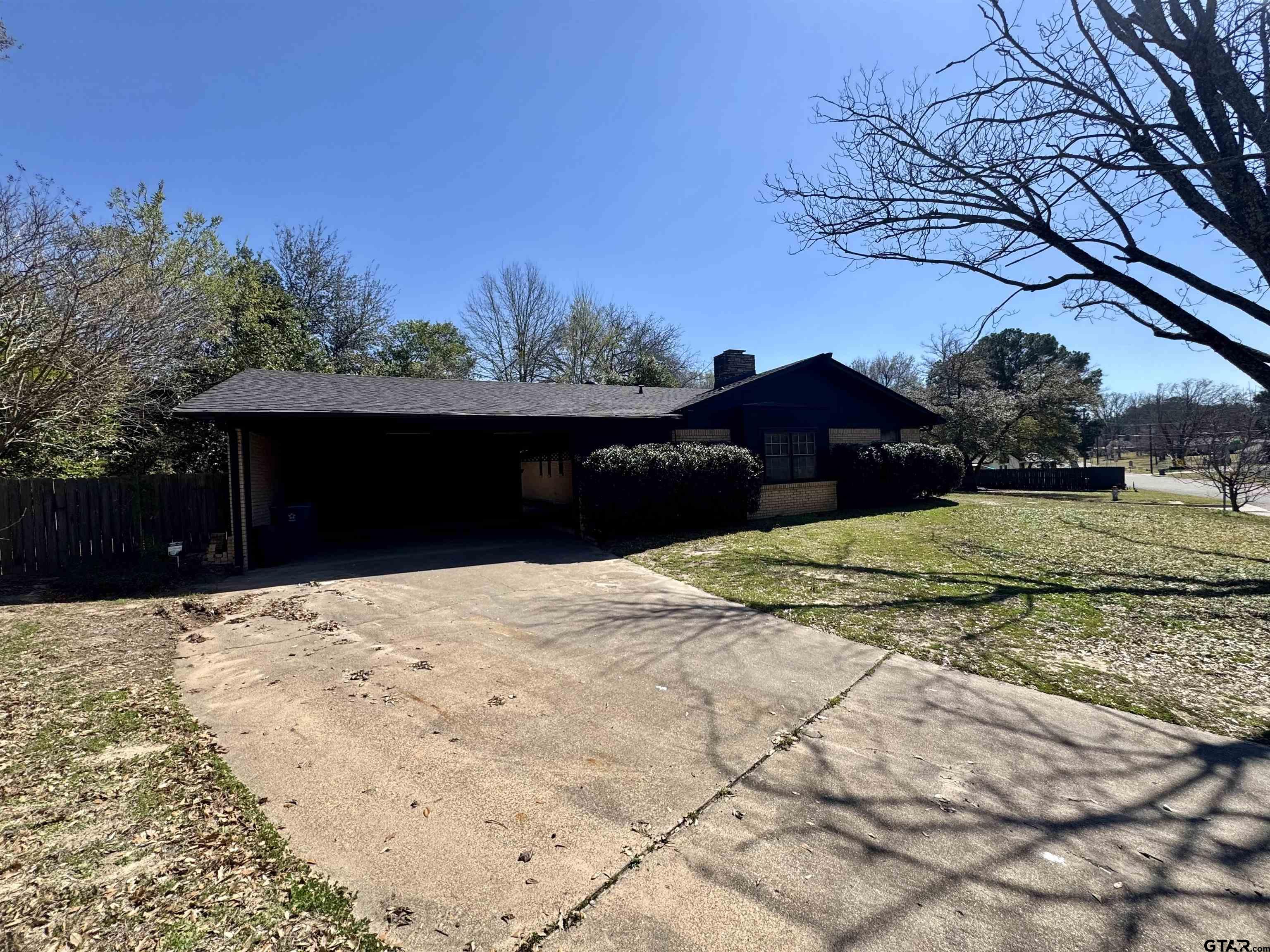 220 Guadalupe