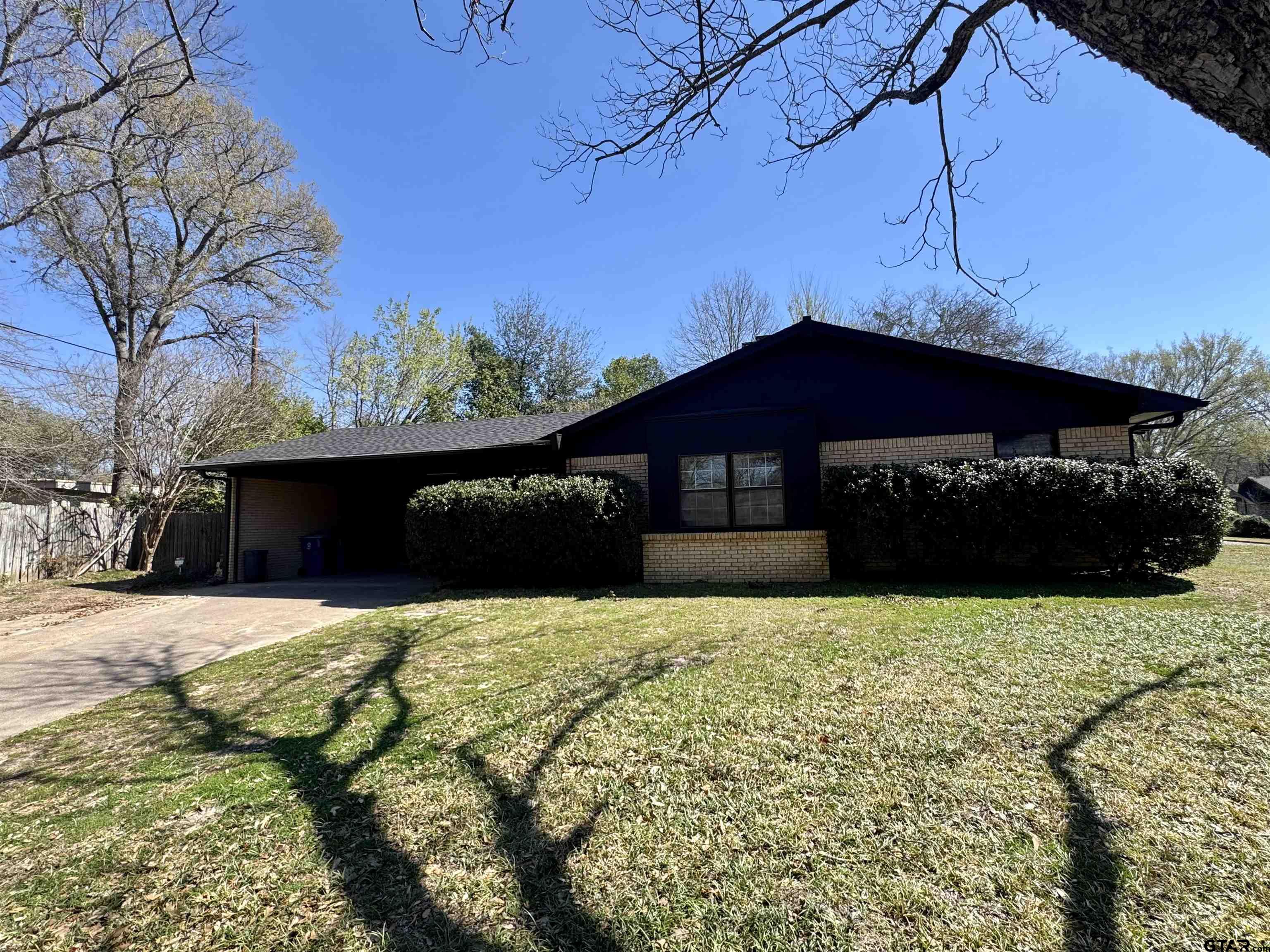 220 Guadalupe