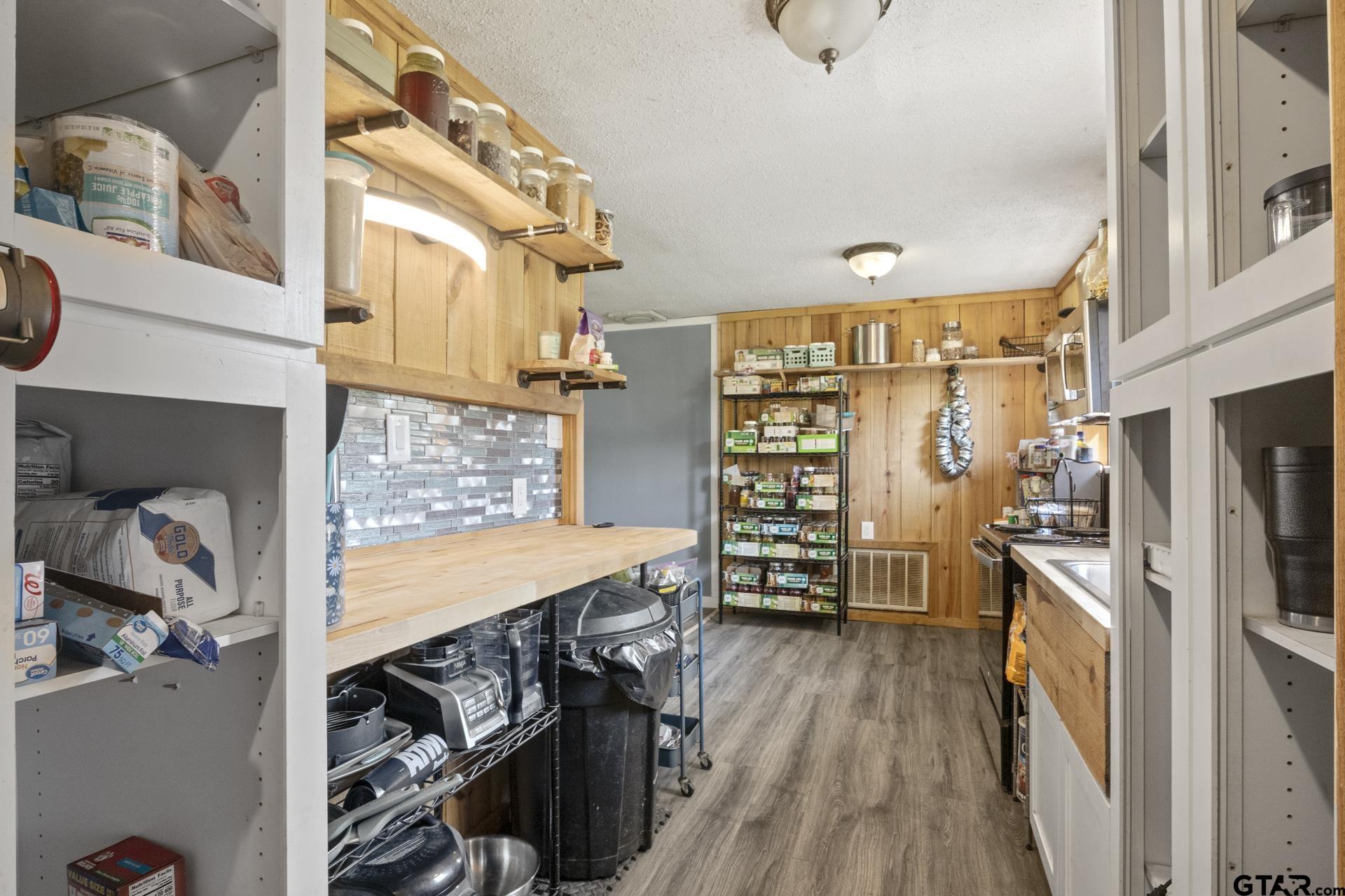 9280 NE County Road 2100