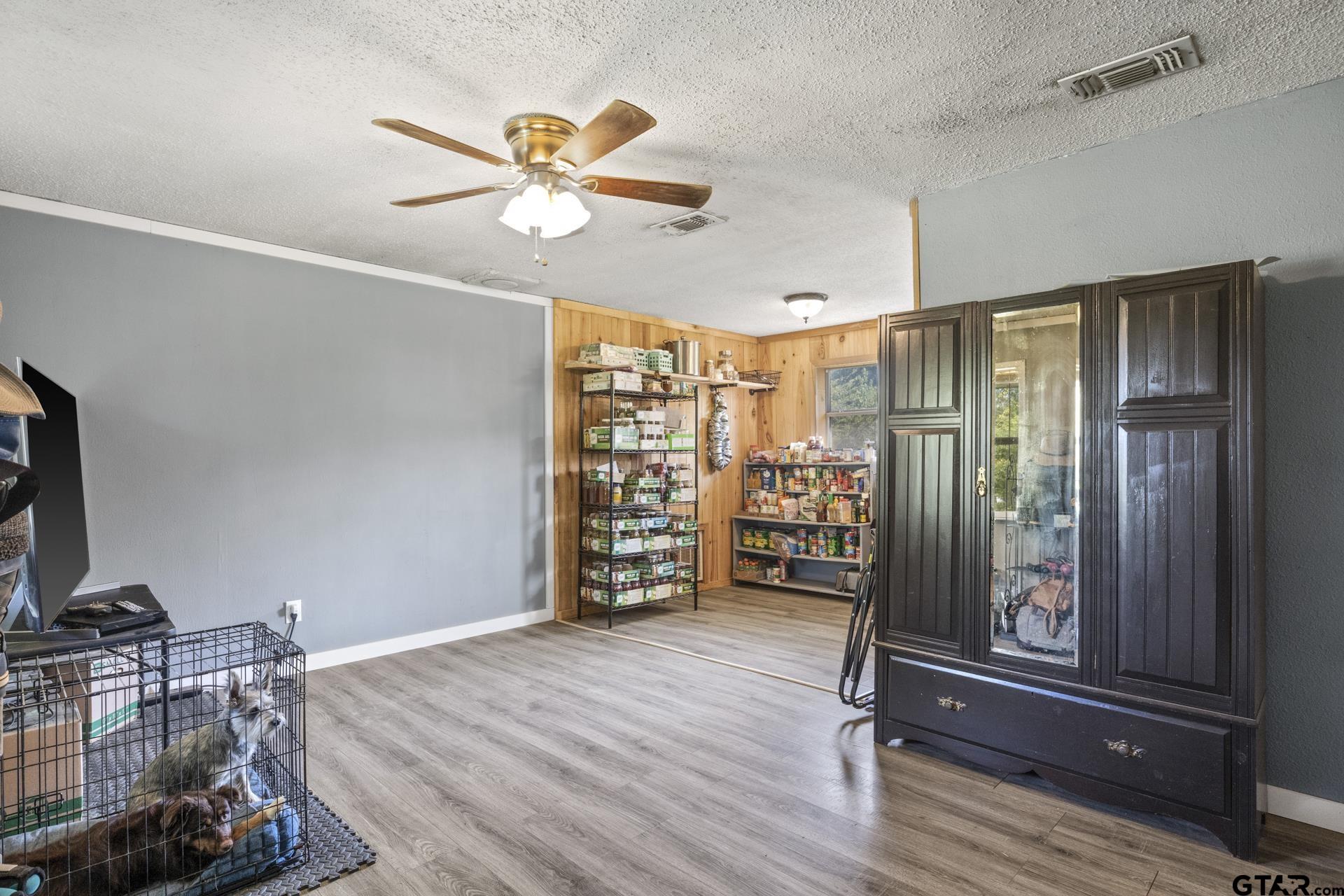 9280 NE County Road 2100