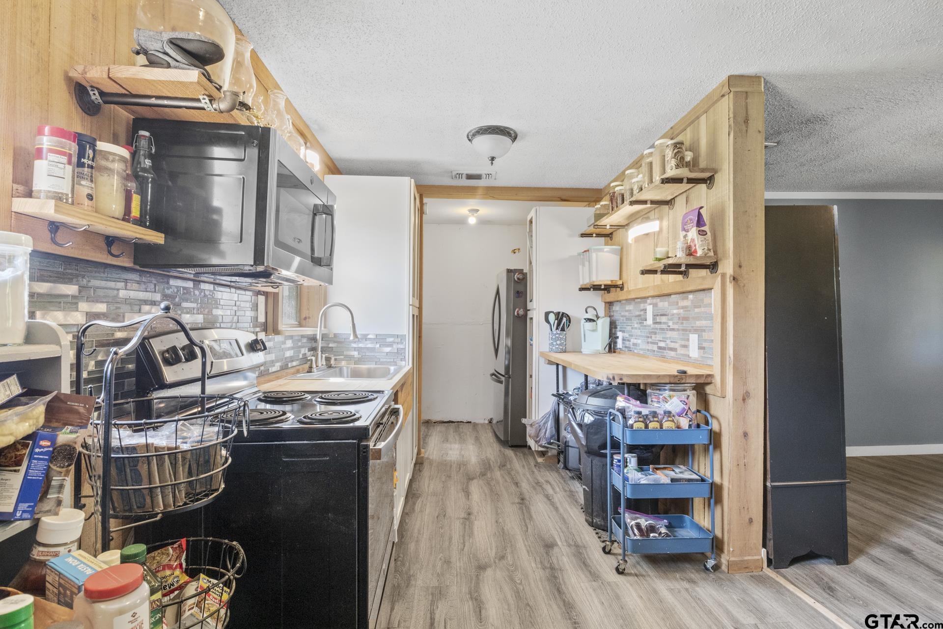 9280 NE County Road 2100