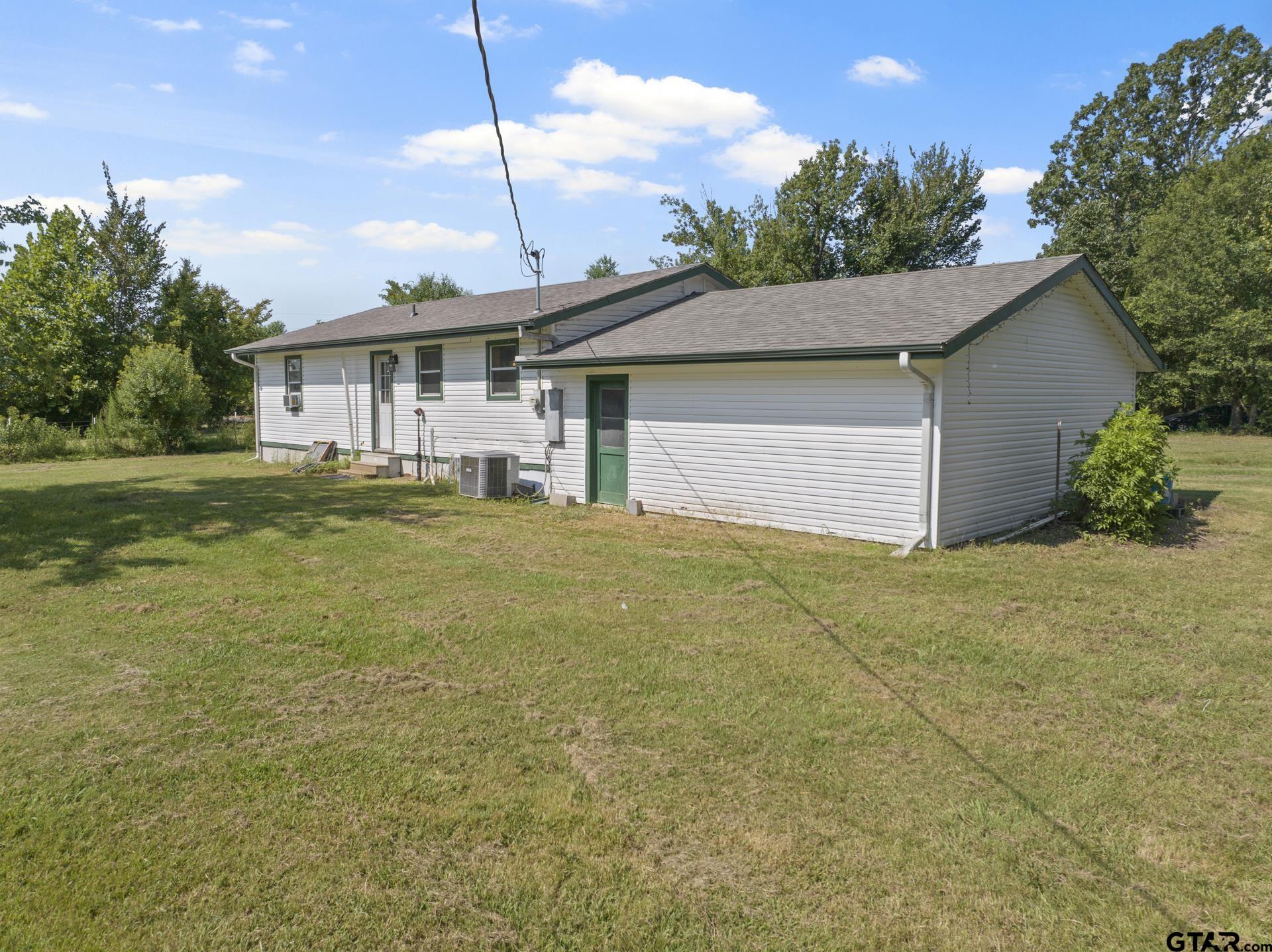 9280 NE County Road 2100