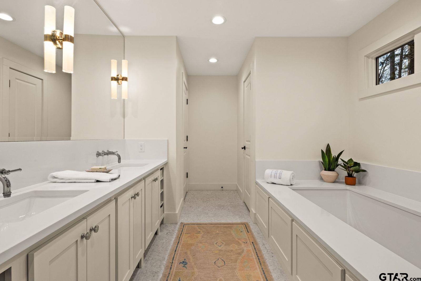 608 E Eagle Point Drive