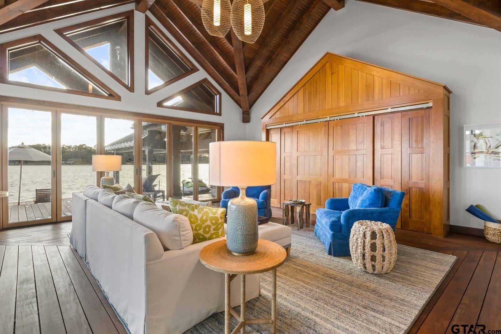 608 E Eagle Point Drive