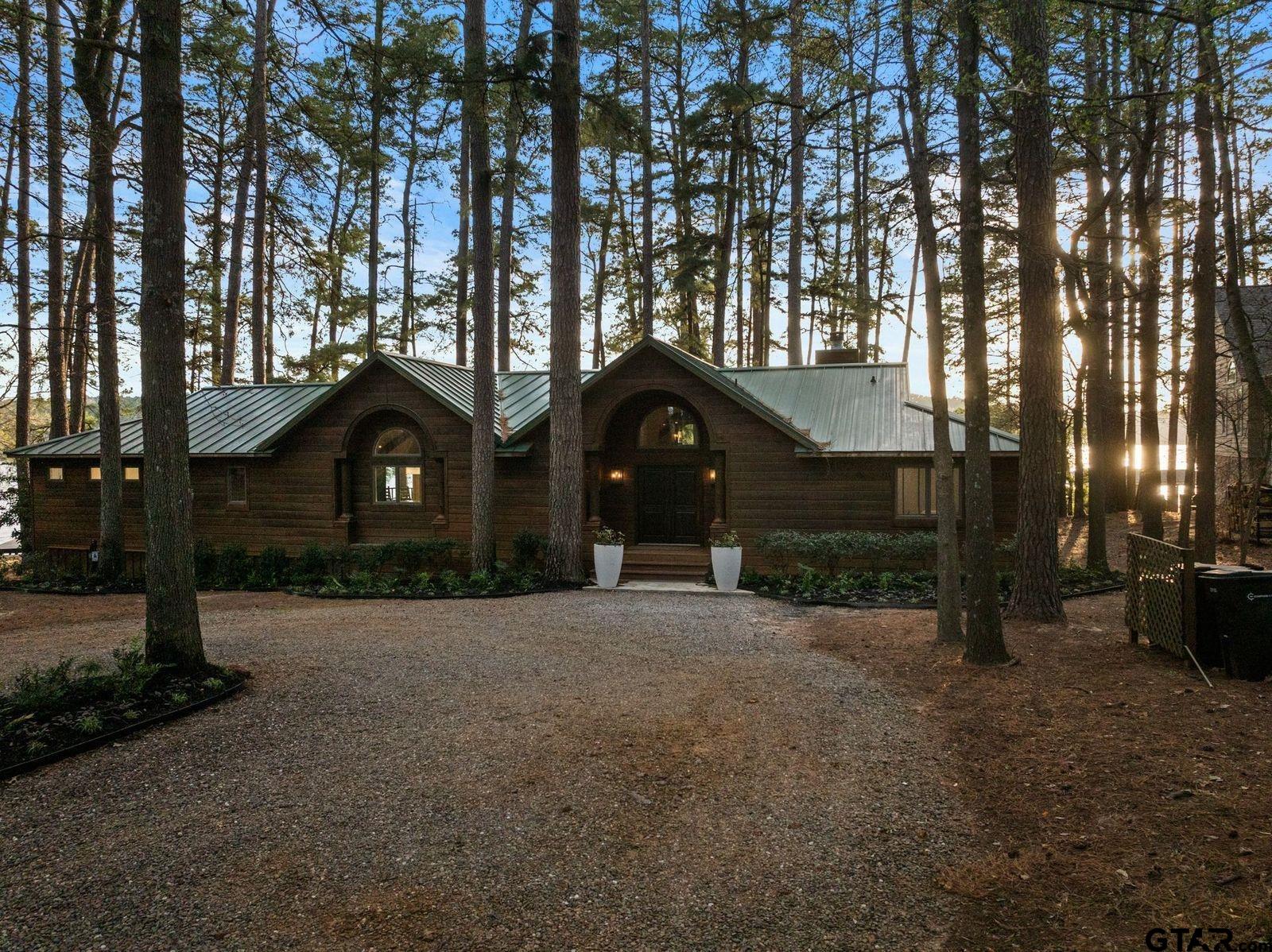 608 E Eagle Point Drive