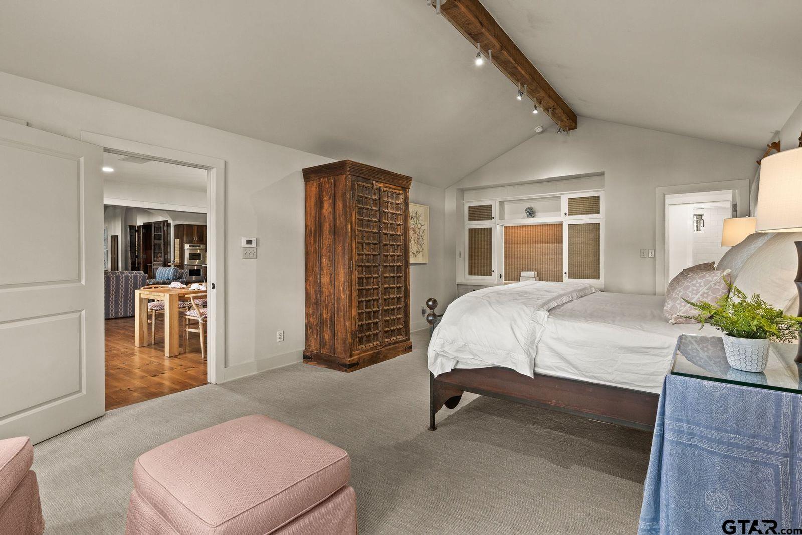 608 E Eagle Point Drive