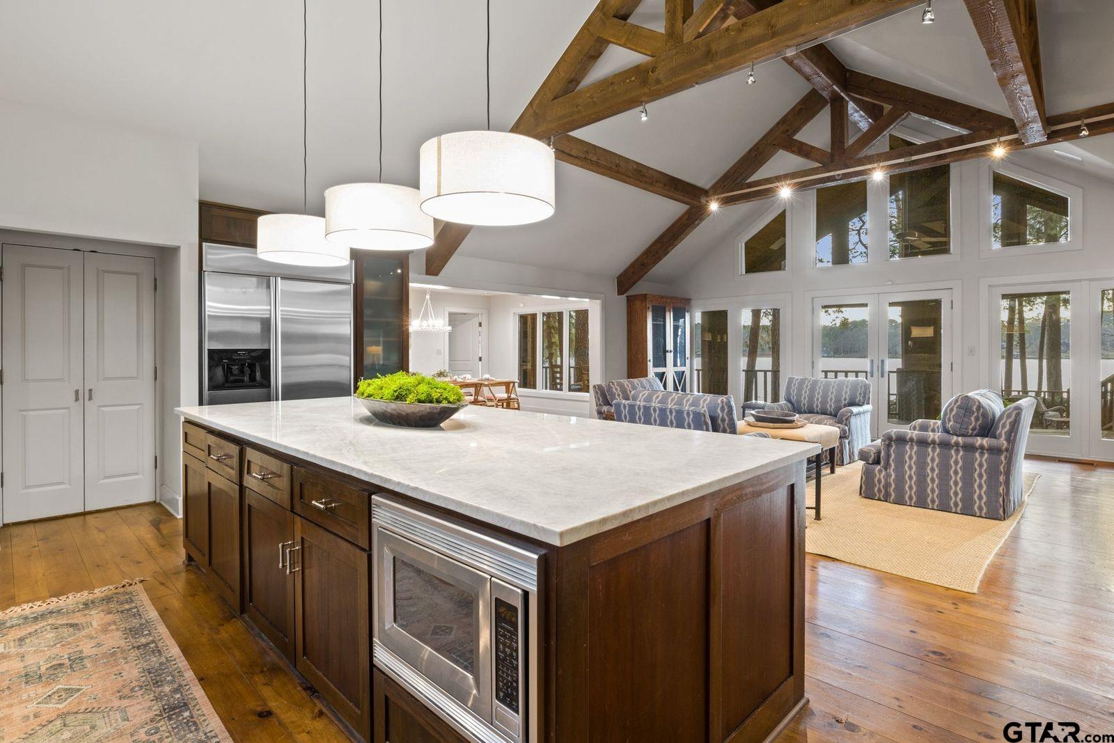 608 E Eagle Point Drive