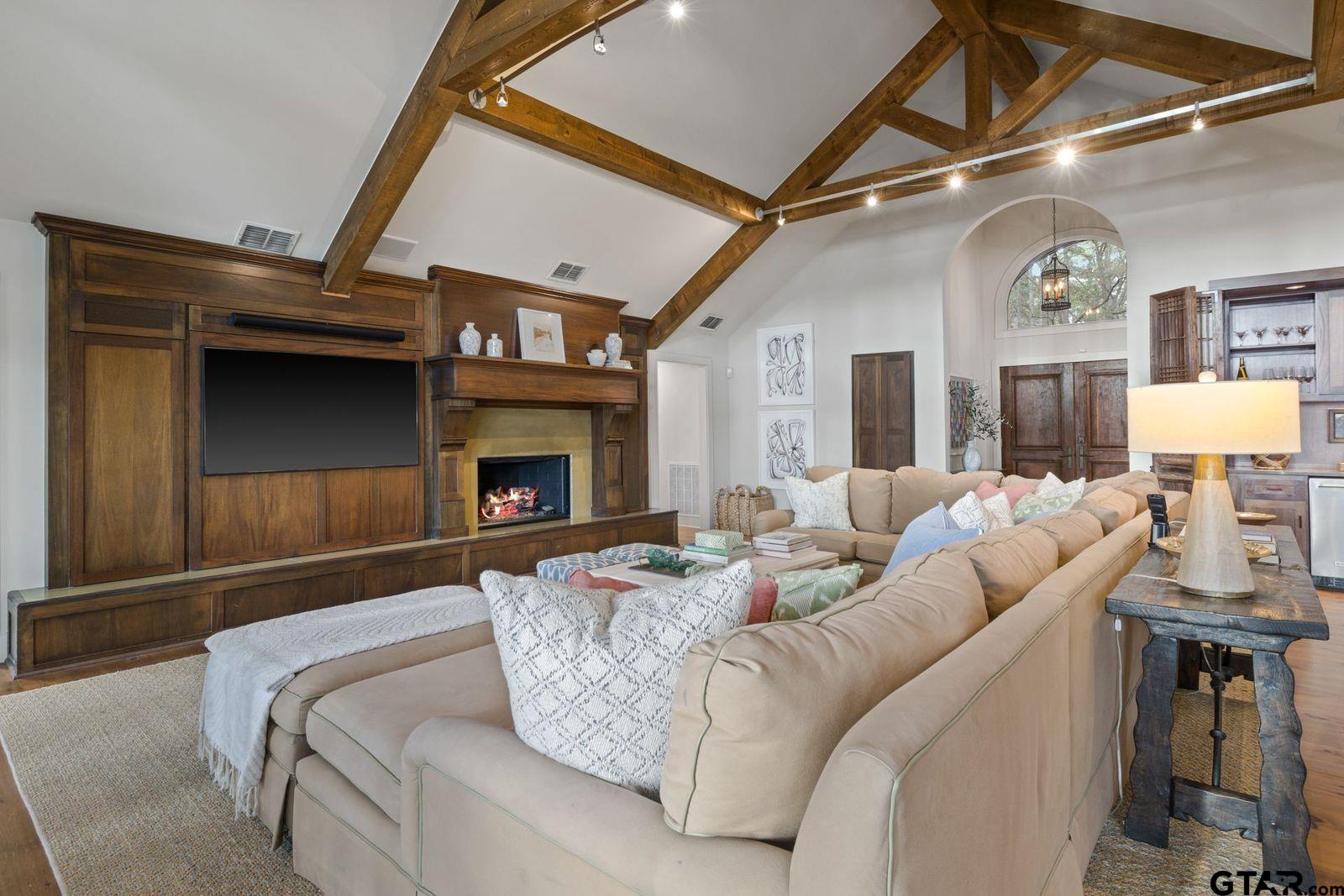 608 E Eagle Point Drive