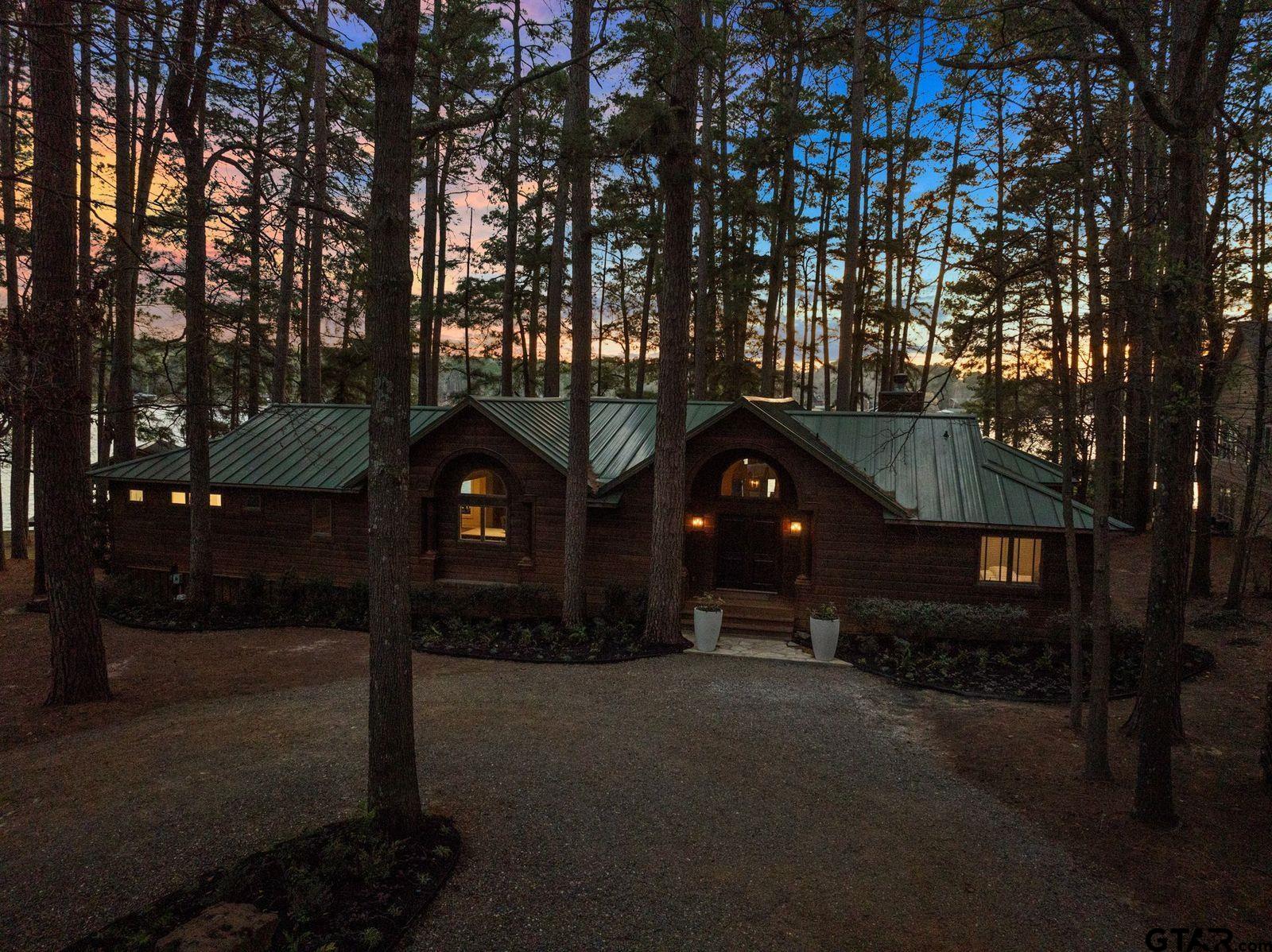 608 E Eagle Point Drive