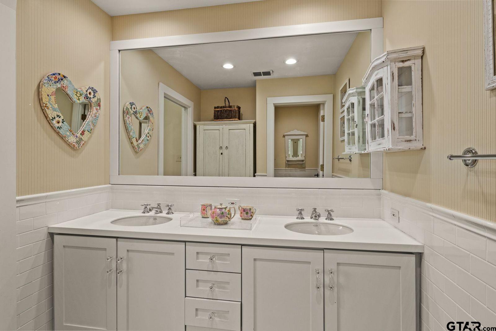 608 E Eagle Point Drive