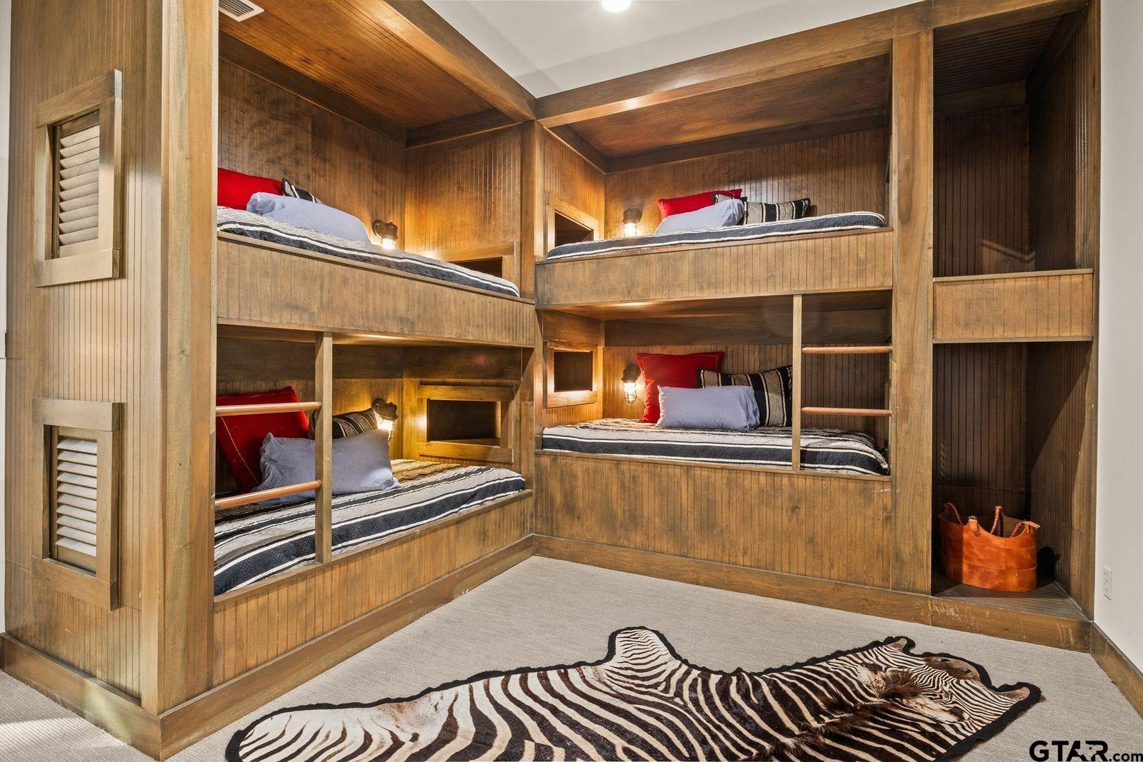 608 E Eagle Point Drive