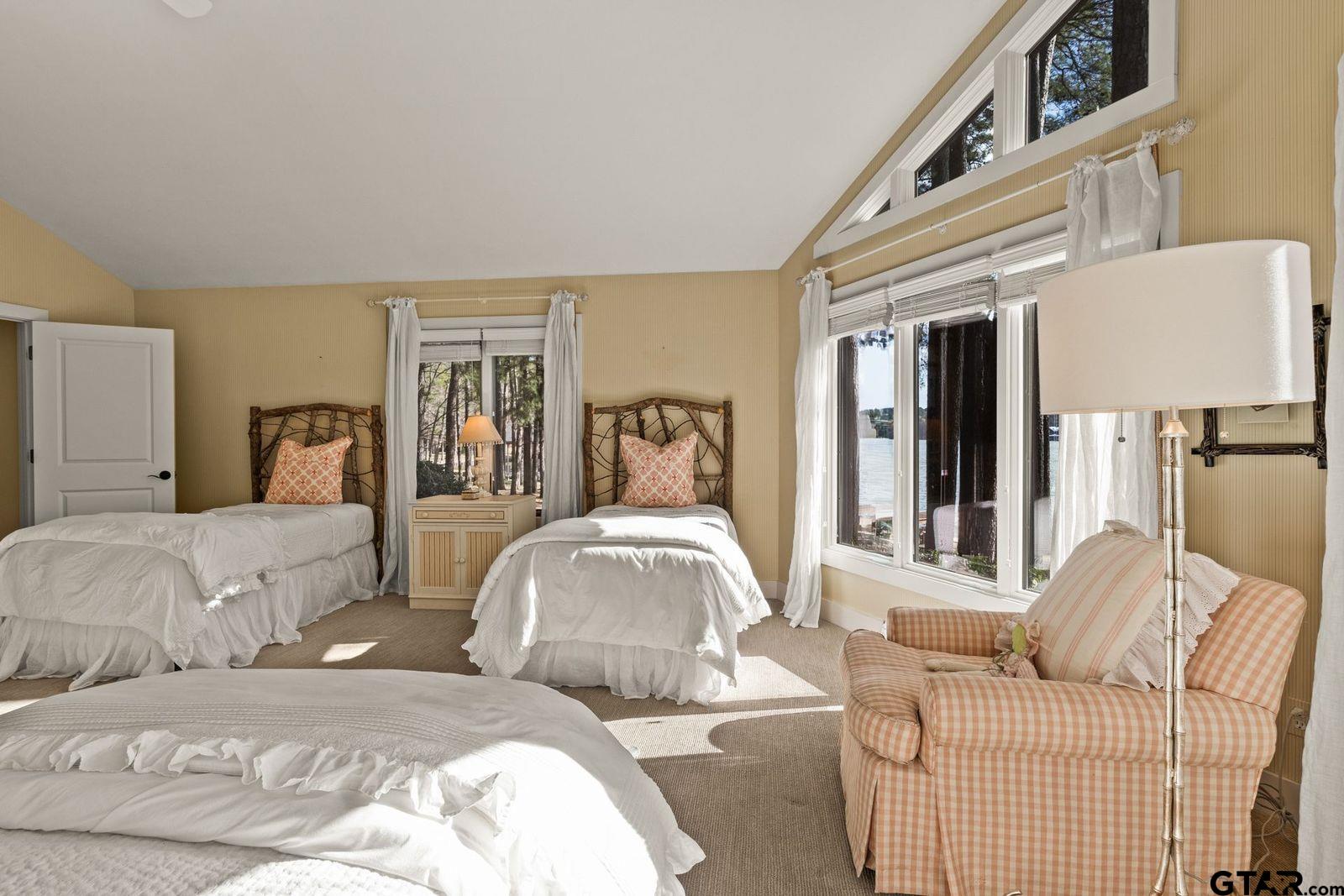 608 E Eagle Point Drive