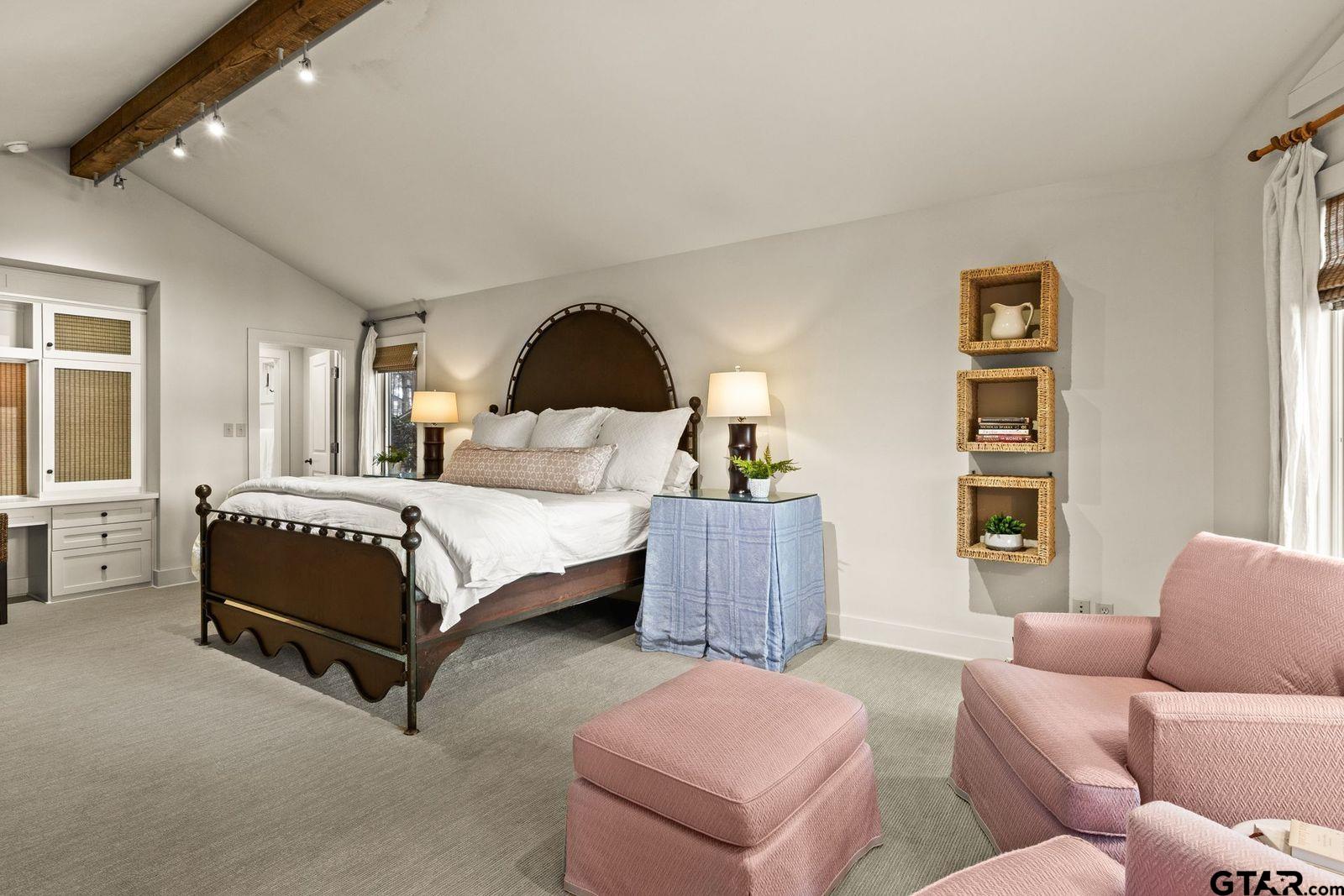 608 E Eagle Point Drive