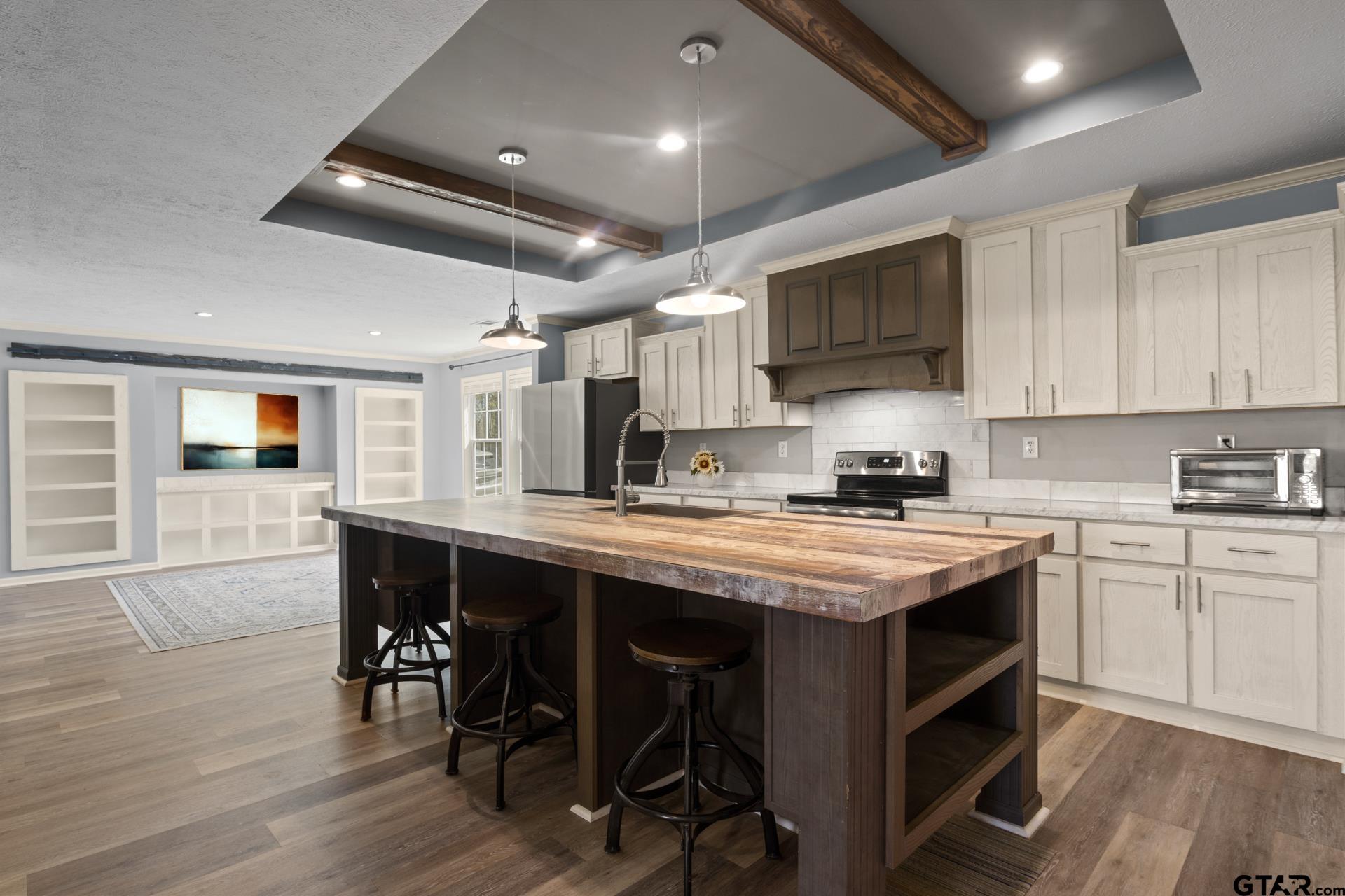 535 NE County Road 2060