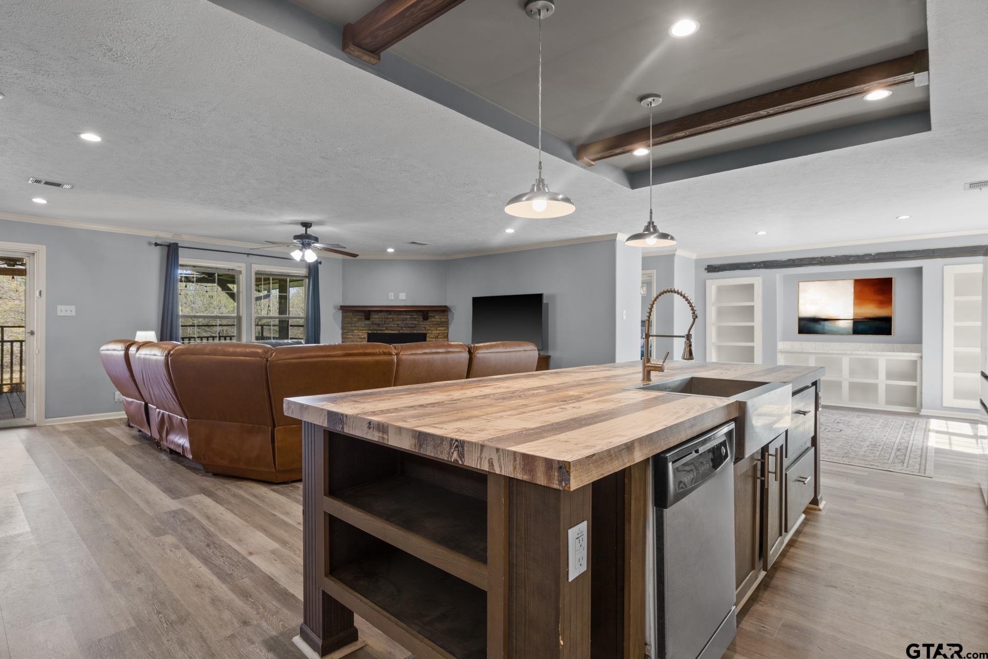 535 NE County Road 2060