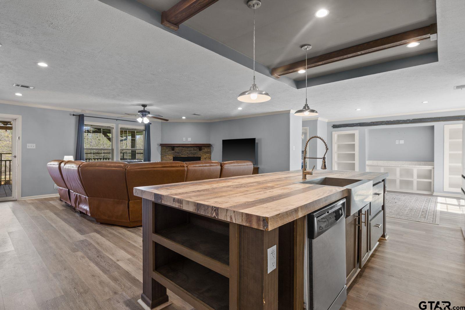 535 NE County Road 2060