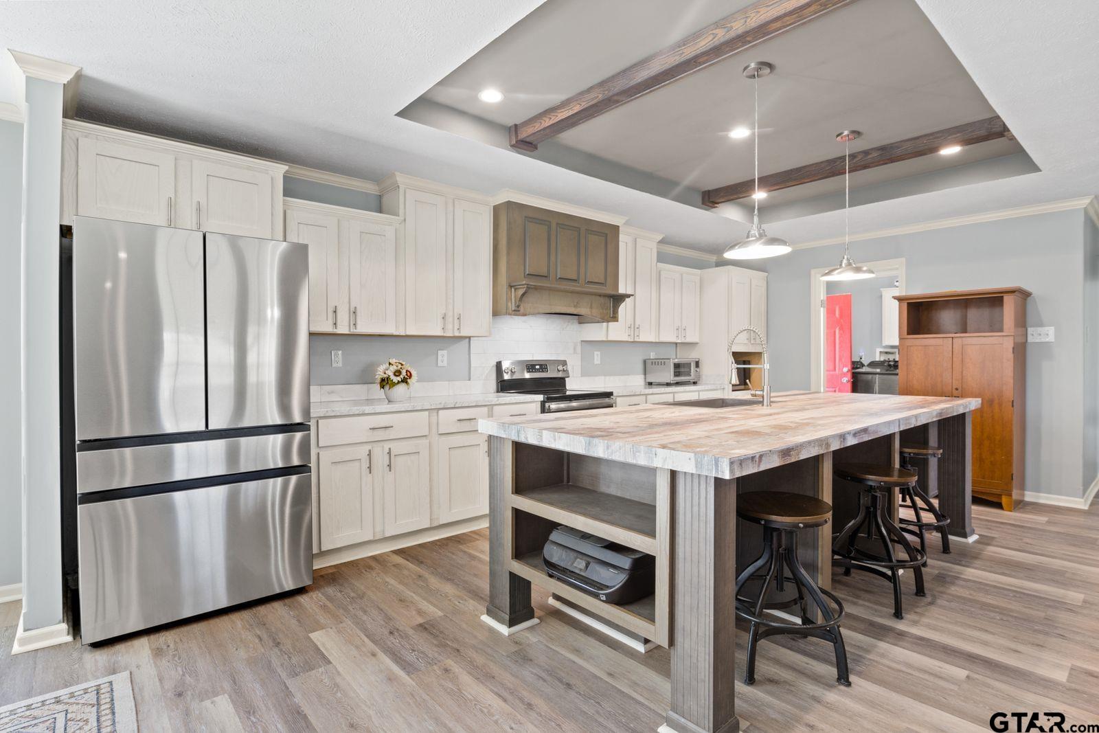 535 NE County Road 2060