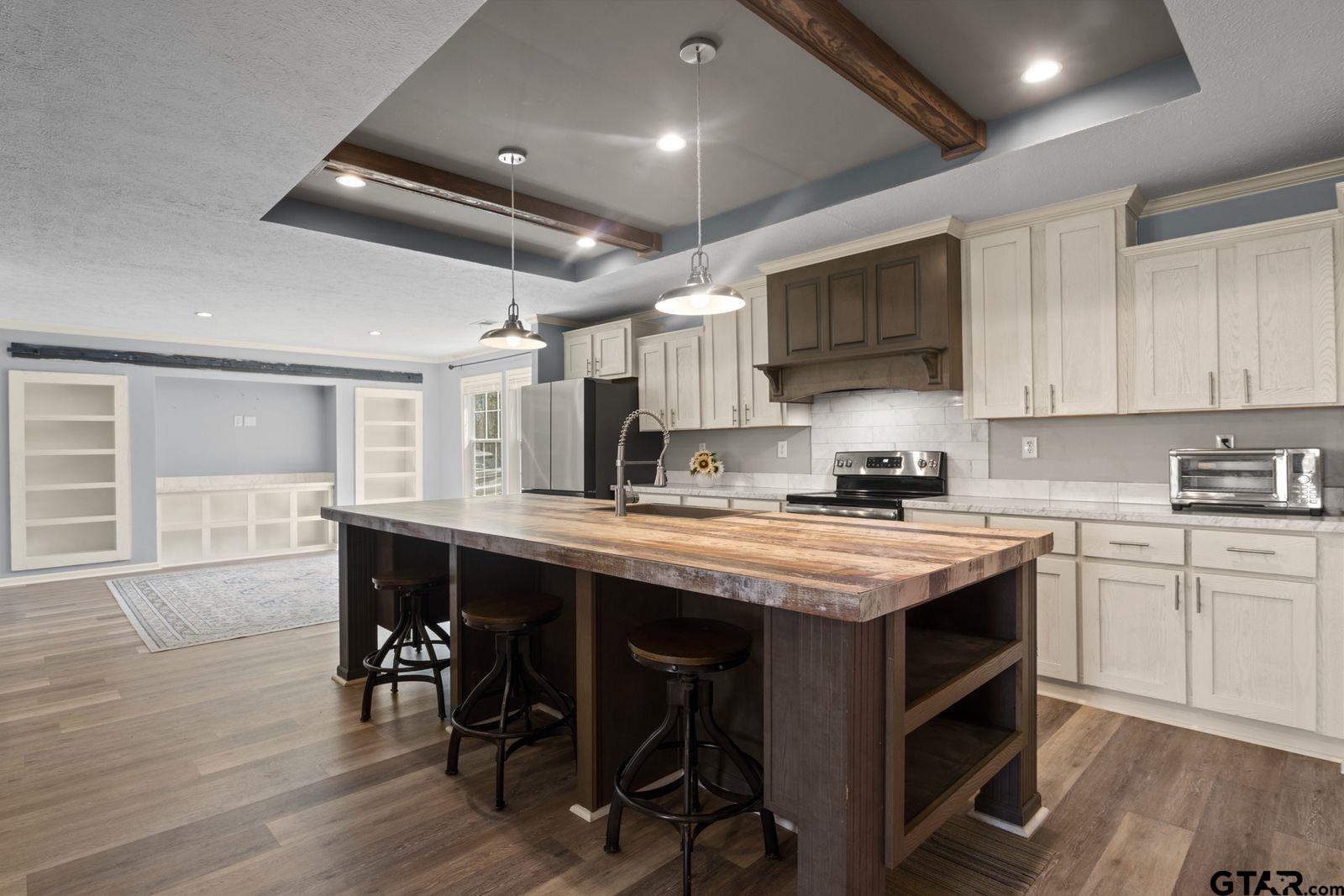 535 NE County Road 2060