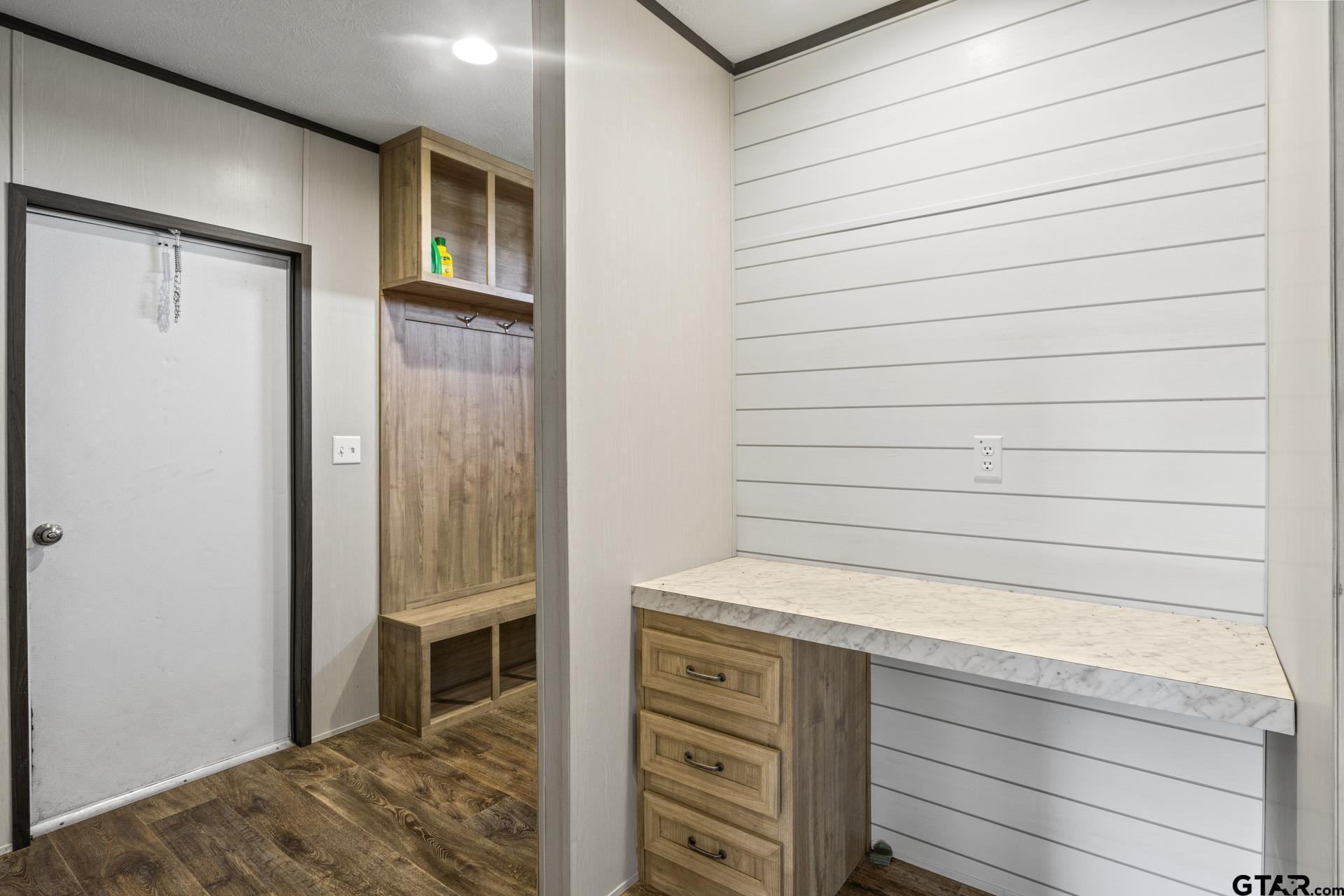 724 NE County Road 2170