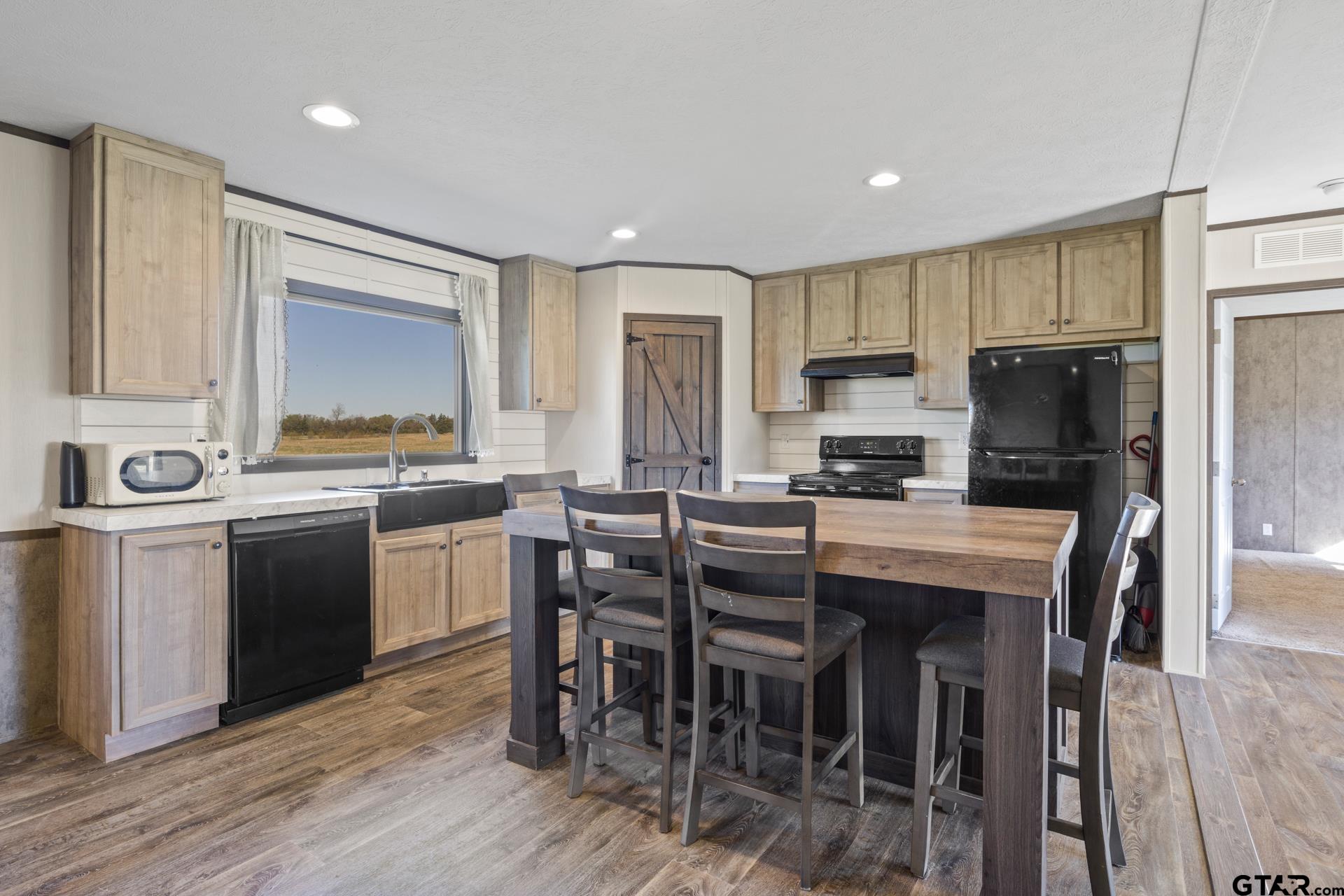 724 NE County Road 2170