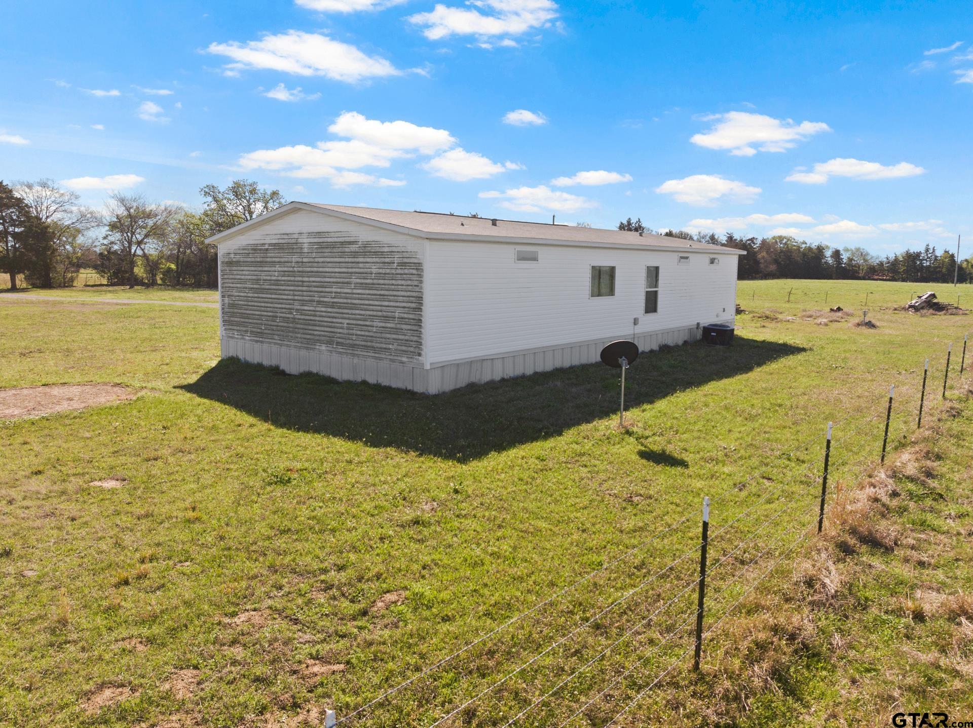 724 NE County Road 2170