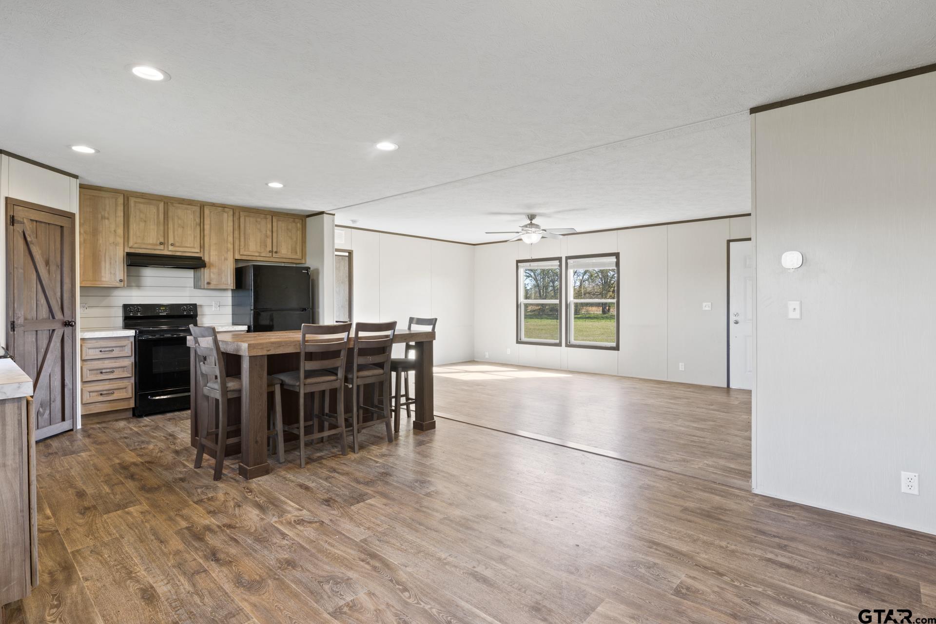 724 NE County Road 2170