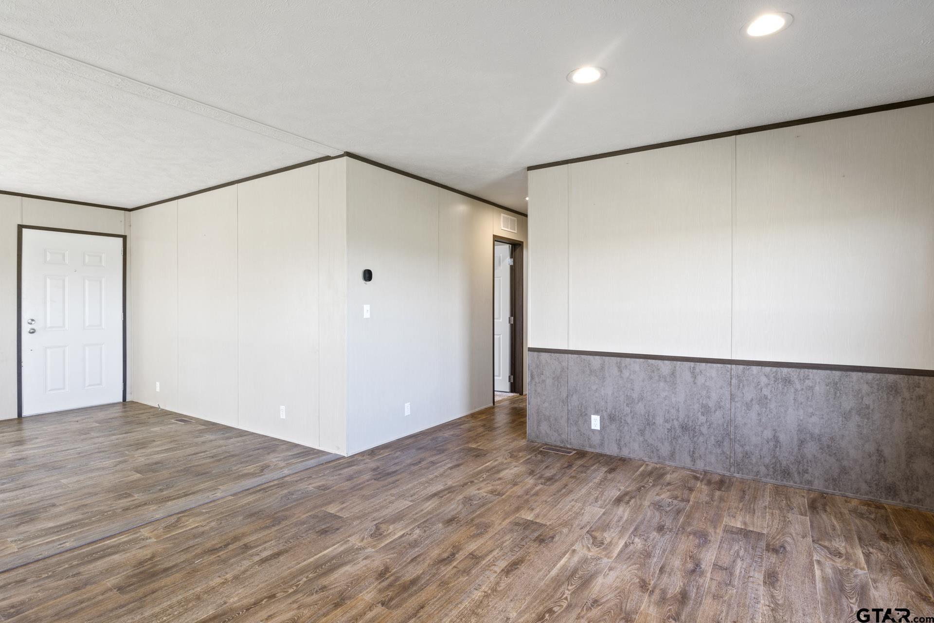 724 NE County Road 2170