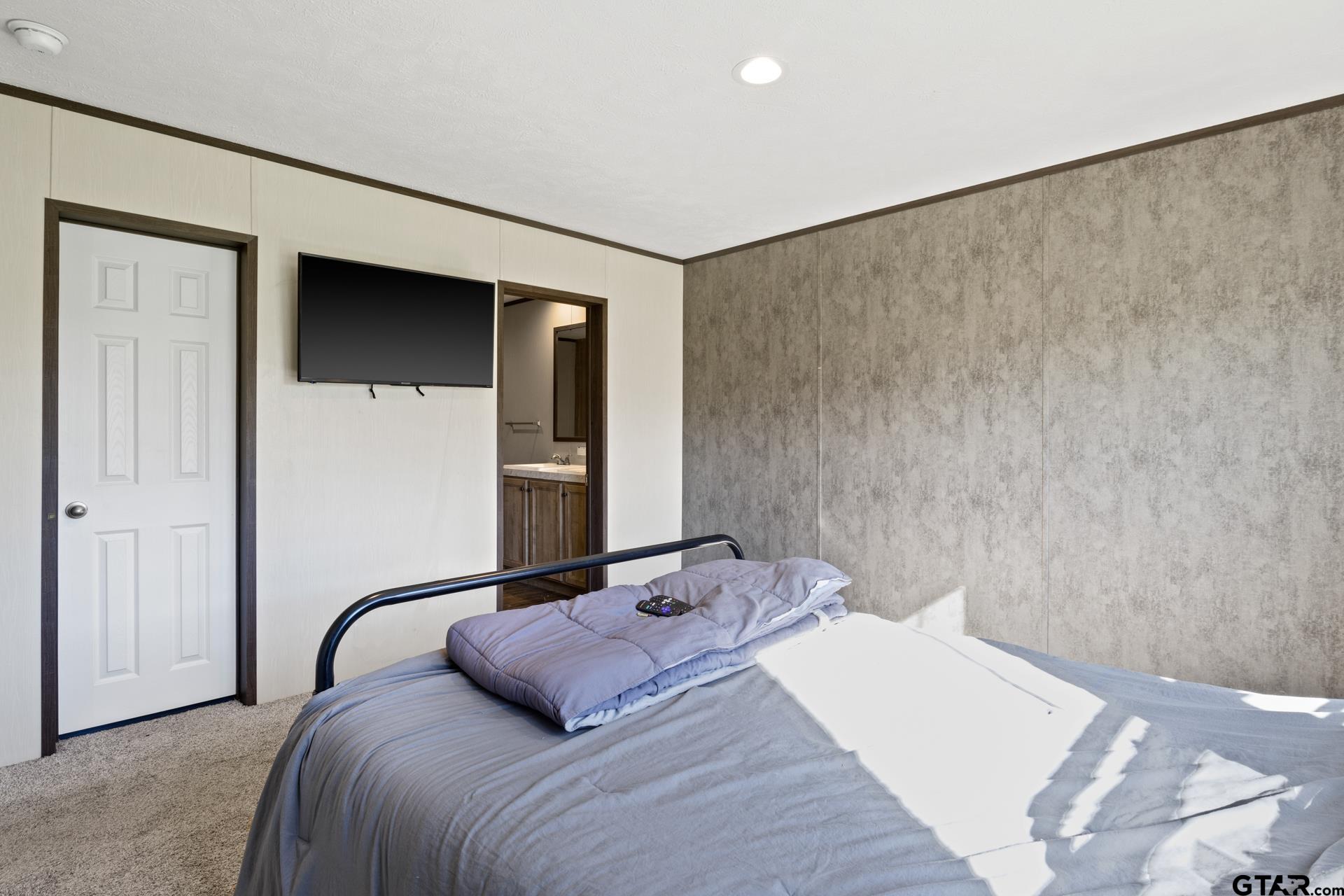 724 NE County Road 2170