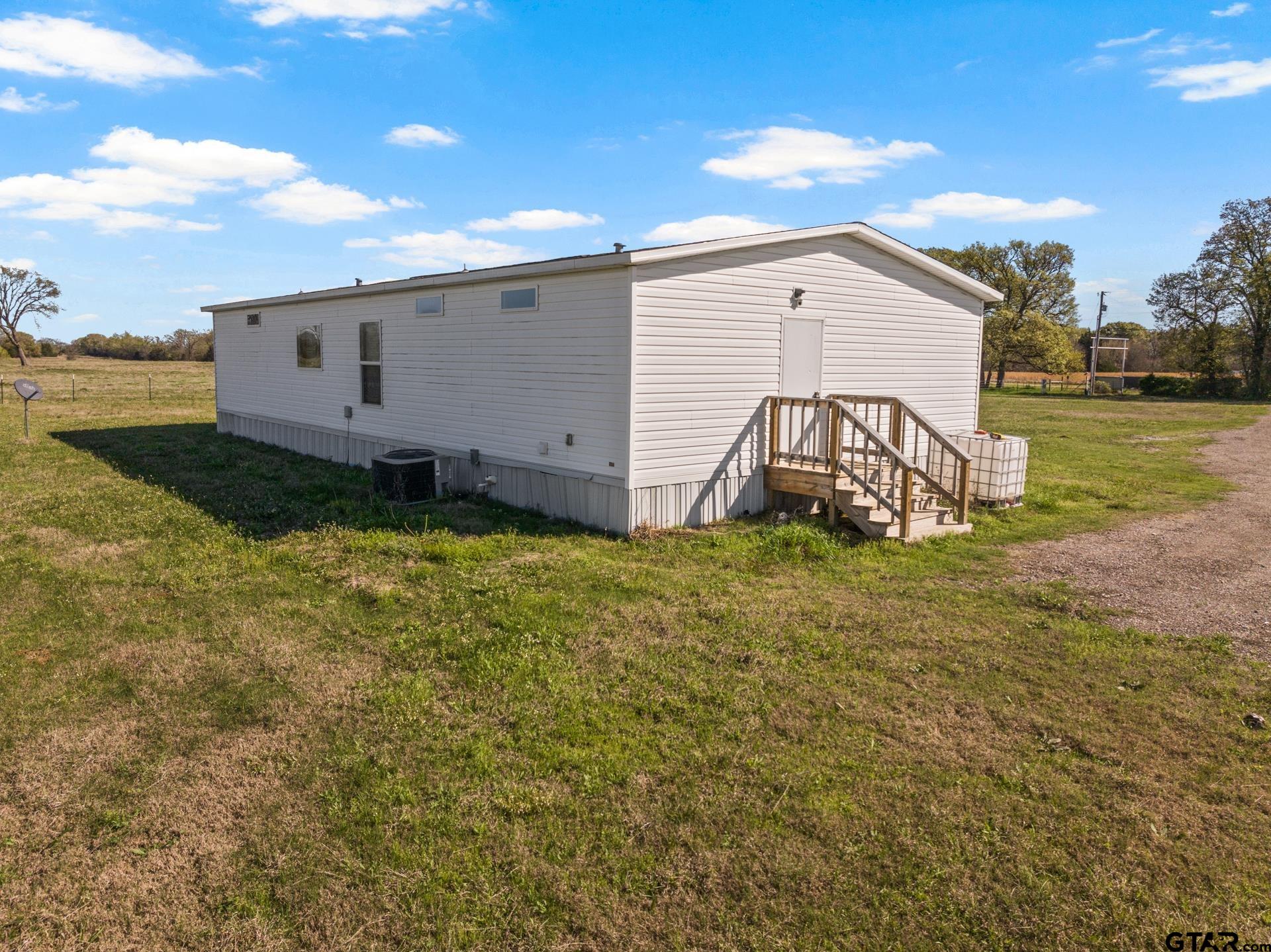 724 NE County Road 2170