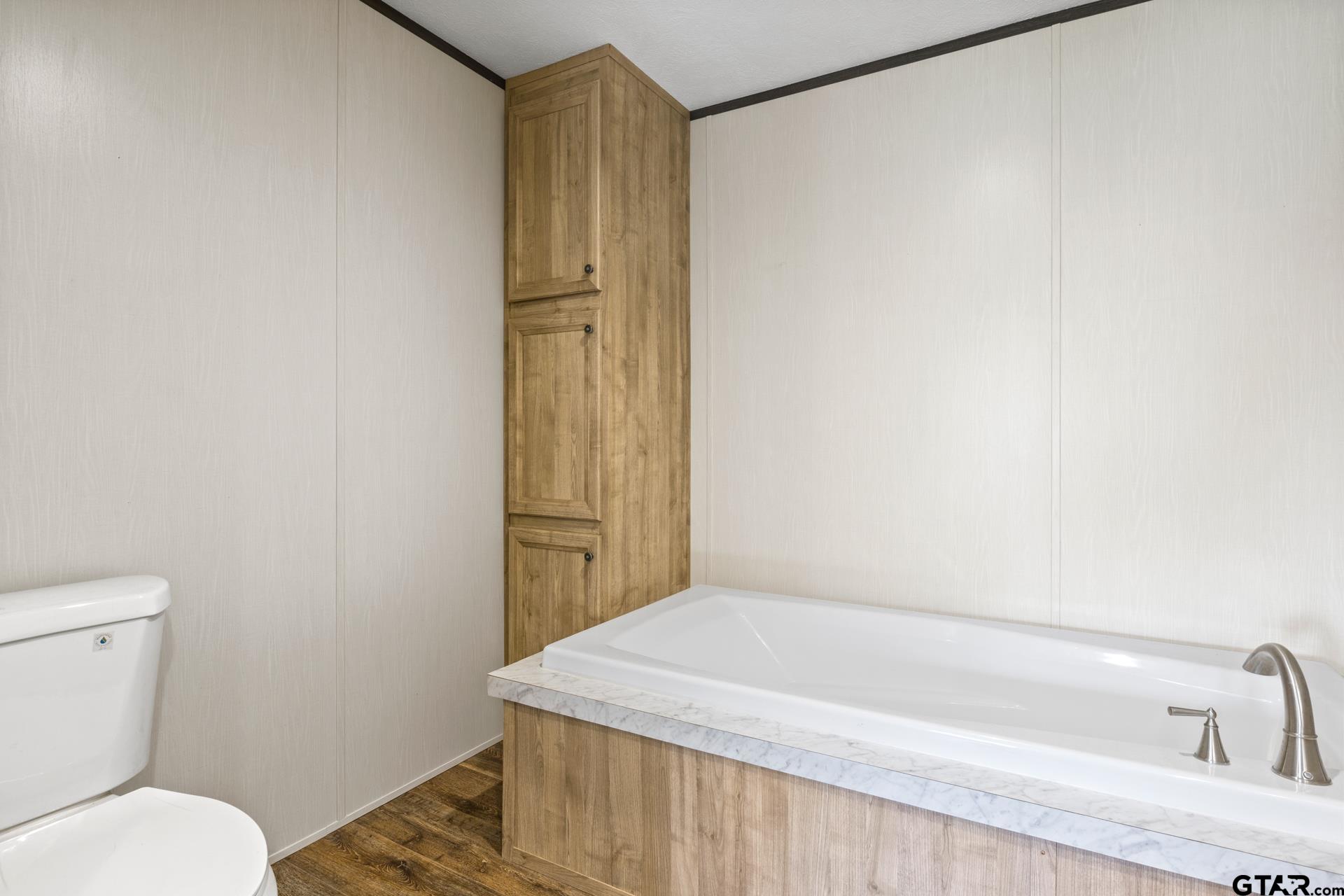 724 NE County Road 2170