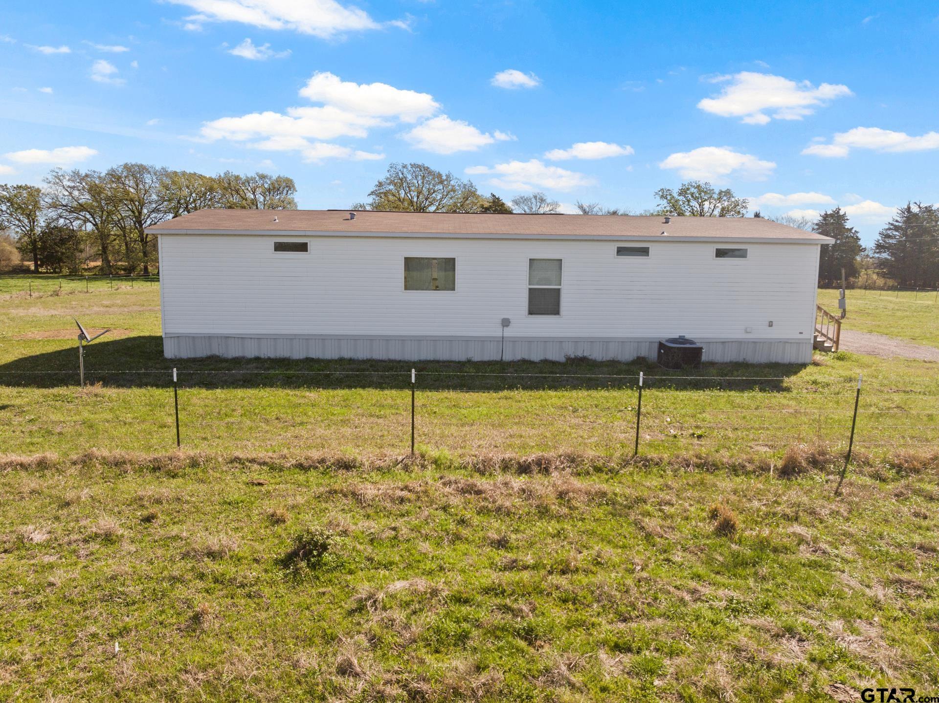 724 NE County Road 2170