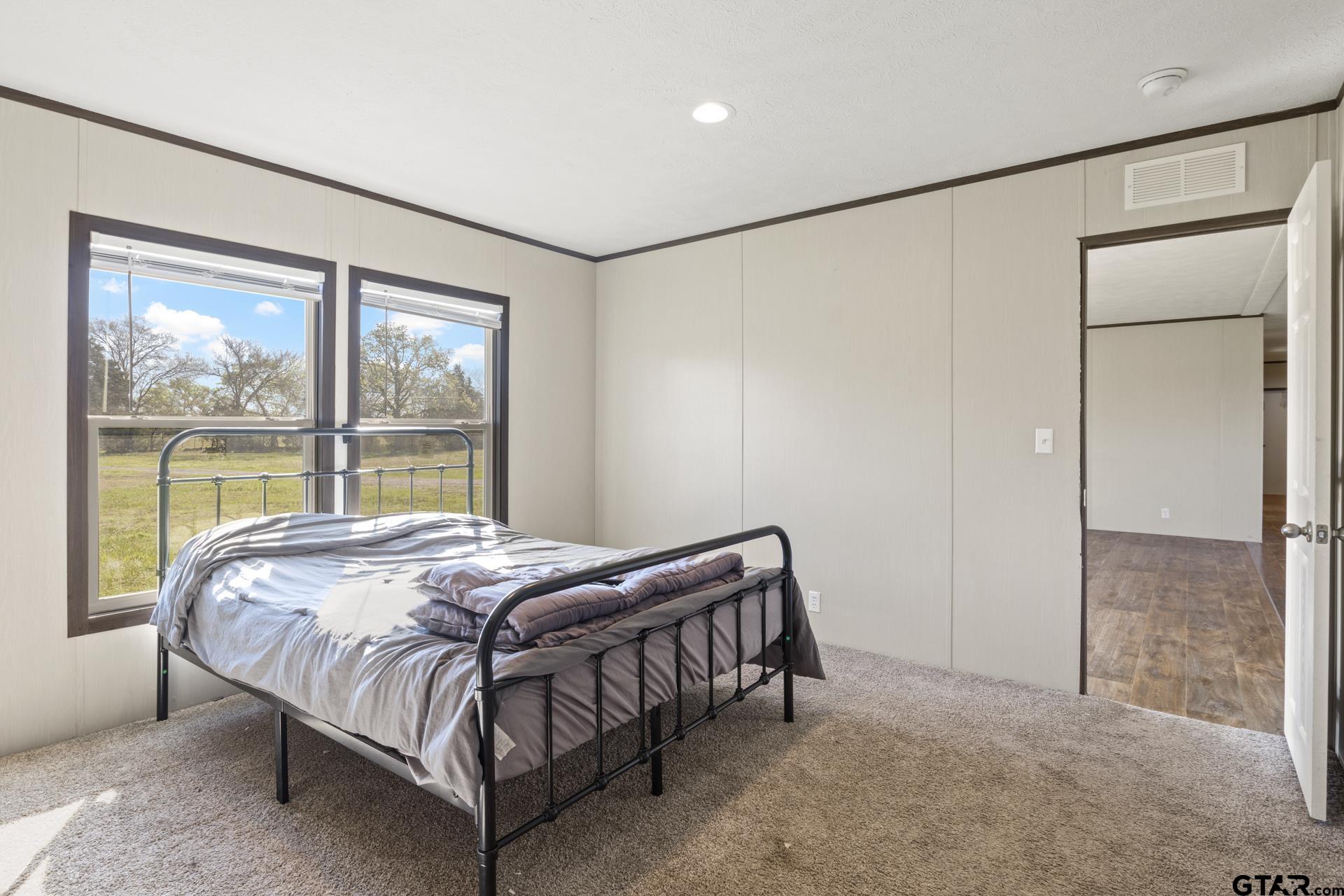 724 NE County Road 2170