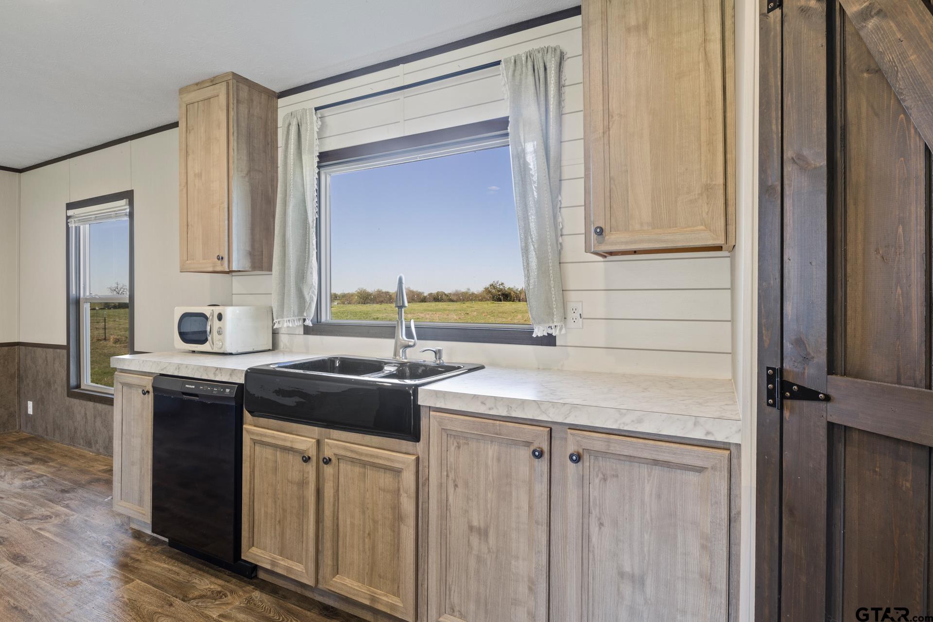 724 NE County Road 2170