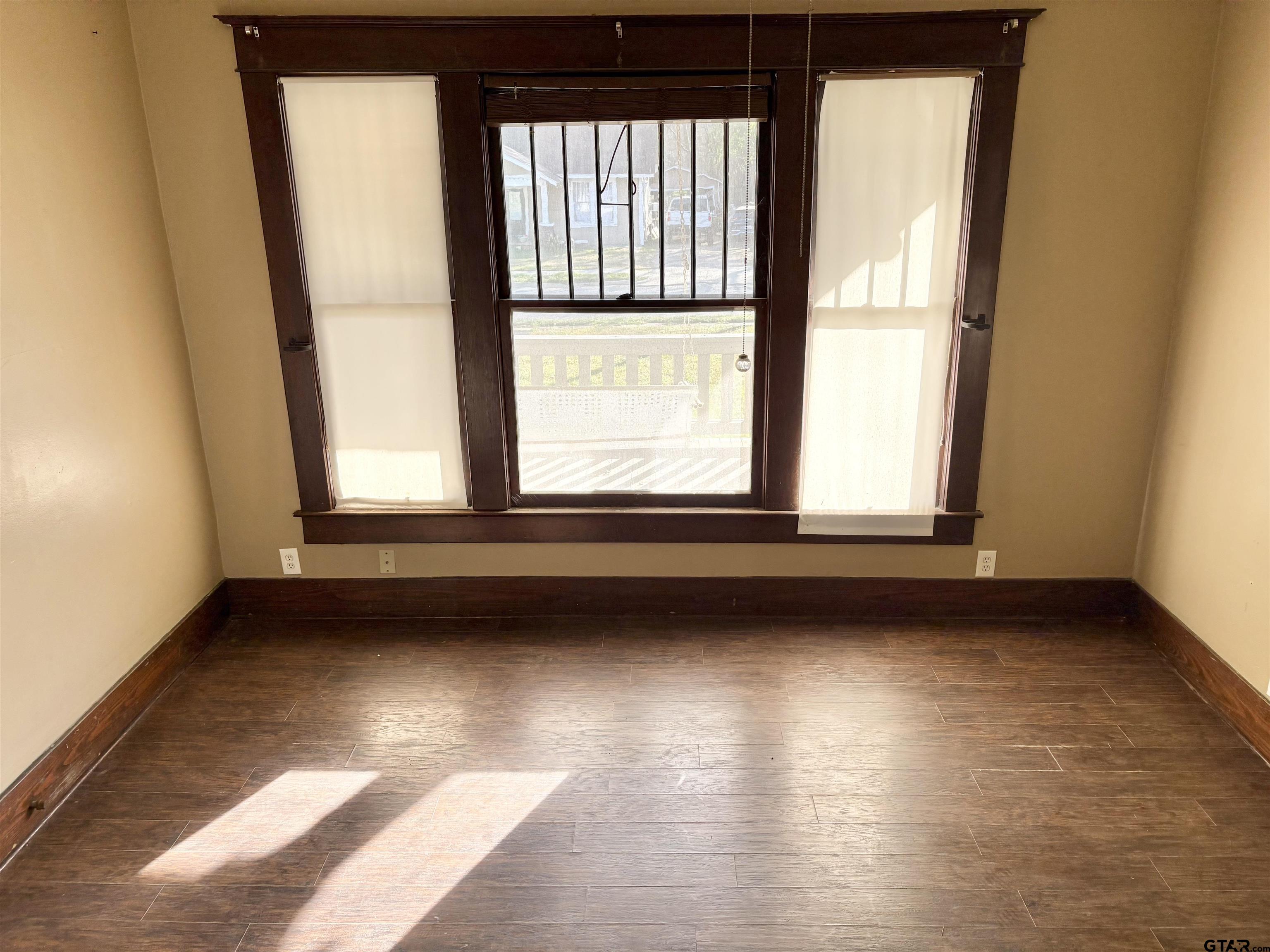 228 N TEXAS