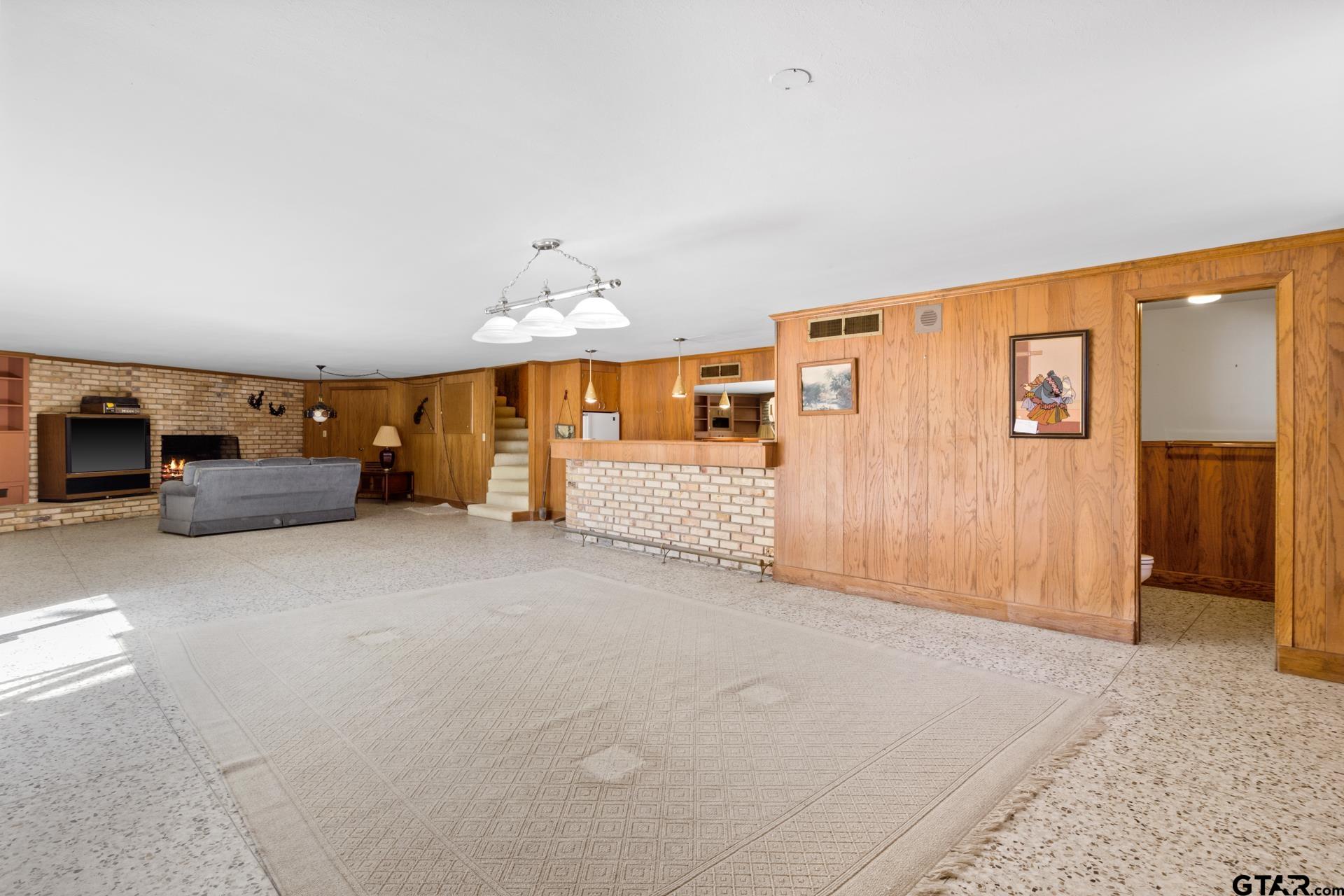 101 Bluebird St